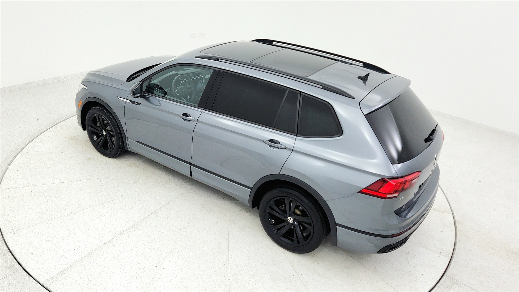 2023 Volkswagen Tiguan SE R-Line Black photo 14