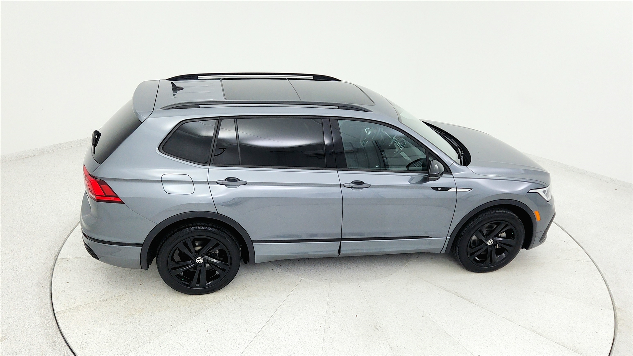 2023 Volkswagen Tiguan SE R-Line Black photo 17