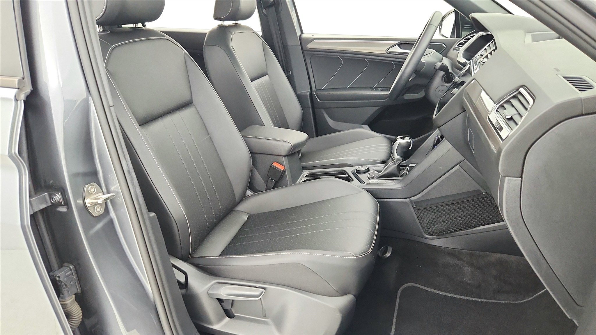 2023 Volkswagen Tiguan SE R-Line Black photo 35