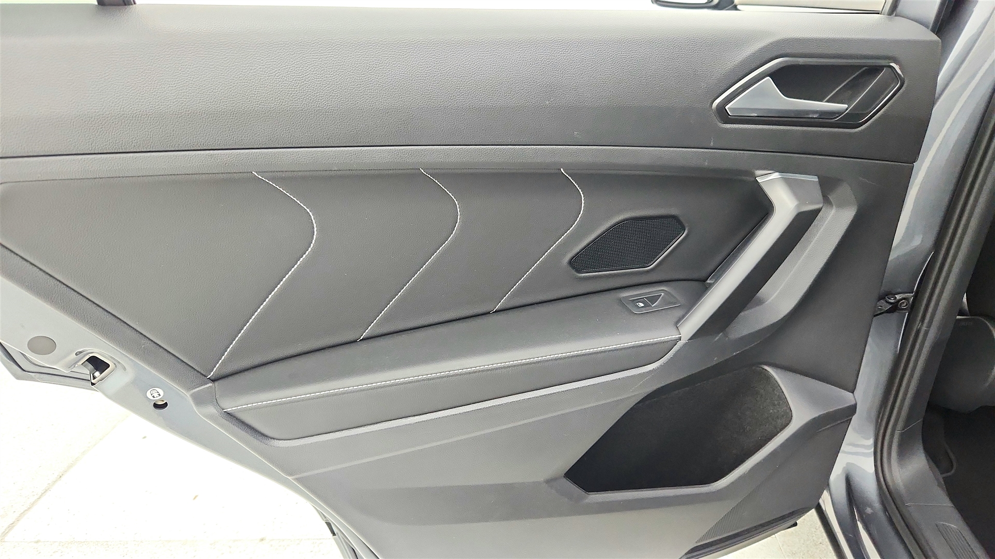 2023 Volkswagen Tiguan SE R-Line Black photo 38