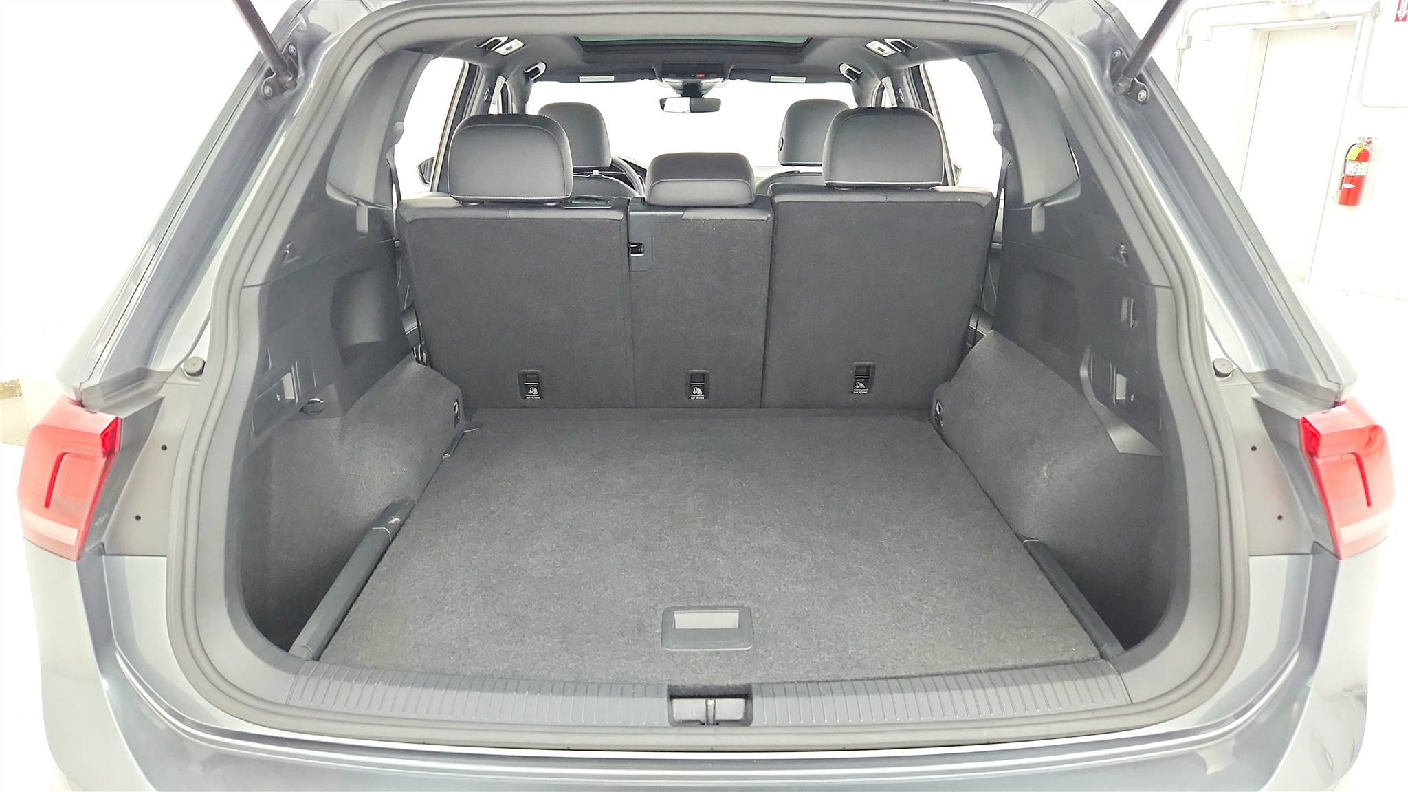 2023 Volkswagen Tiguan SE R-Line Black photo 40