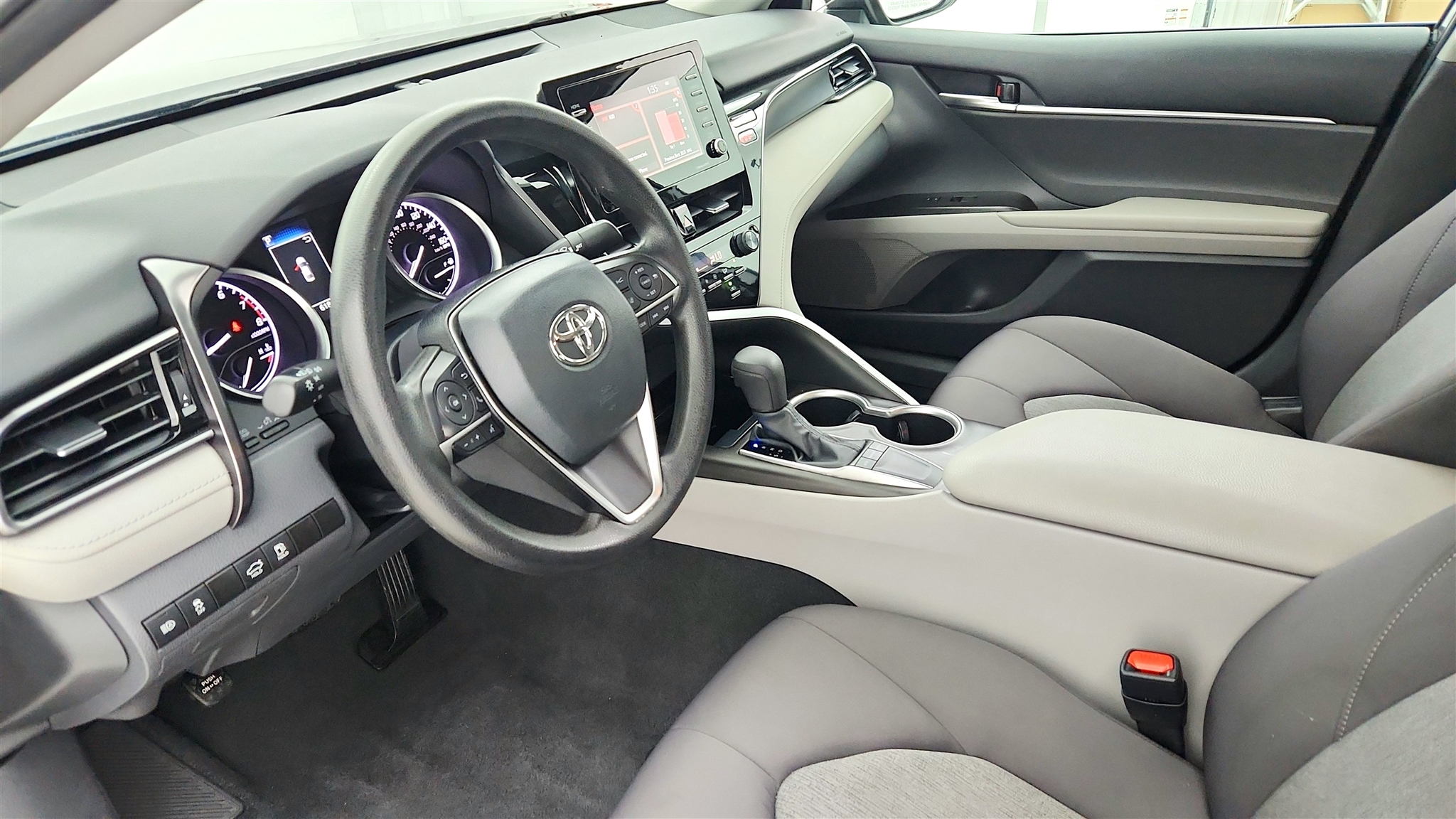 2023 Toyota Camry LE photo 30