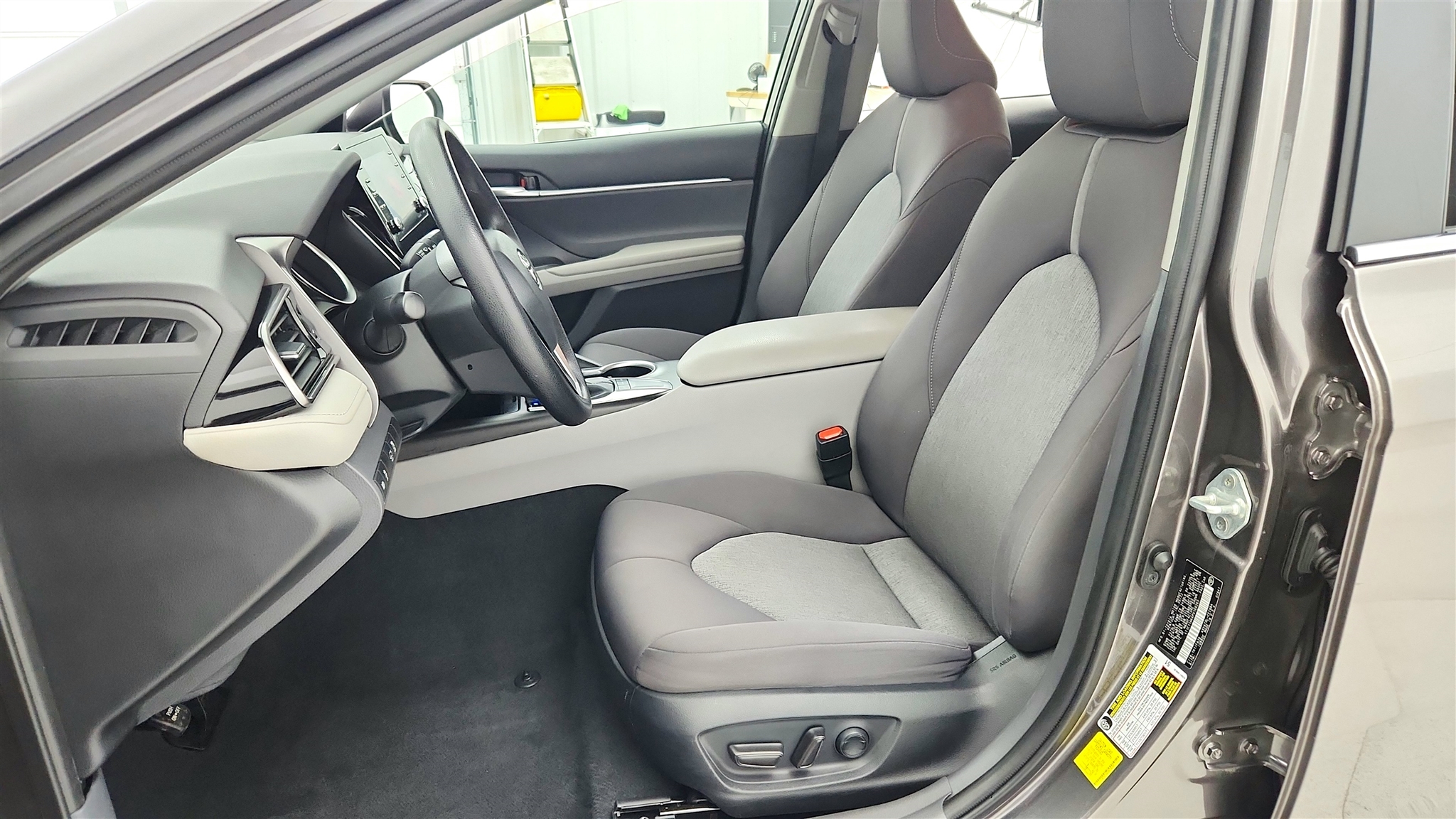 2023 Toyota Camry LE photo 31