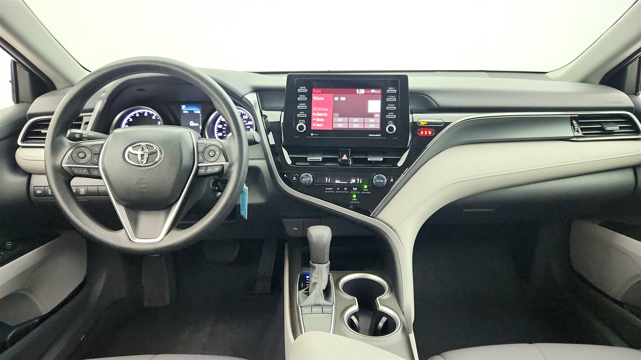 2023 Toyota Camry LE photo 32