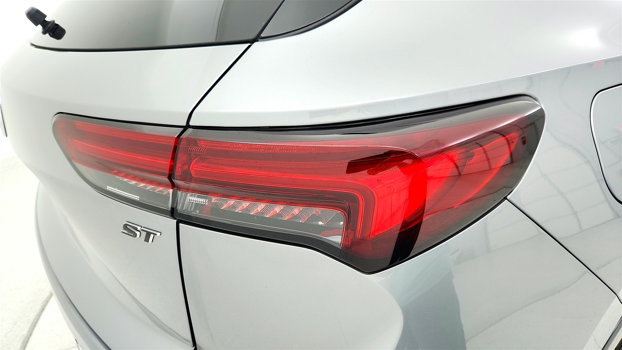 2023 Buick Envision Essence Sport photo 25