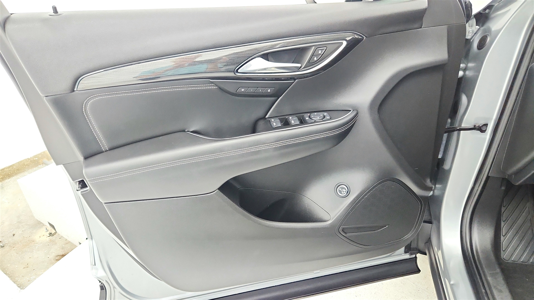 2023 Buick Envision Essence Sport photo 36