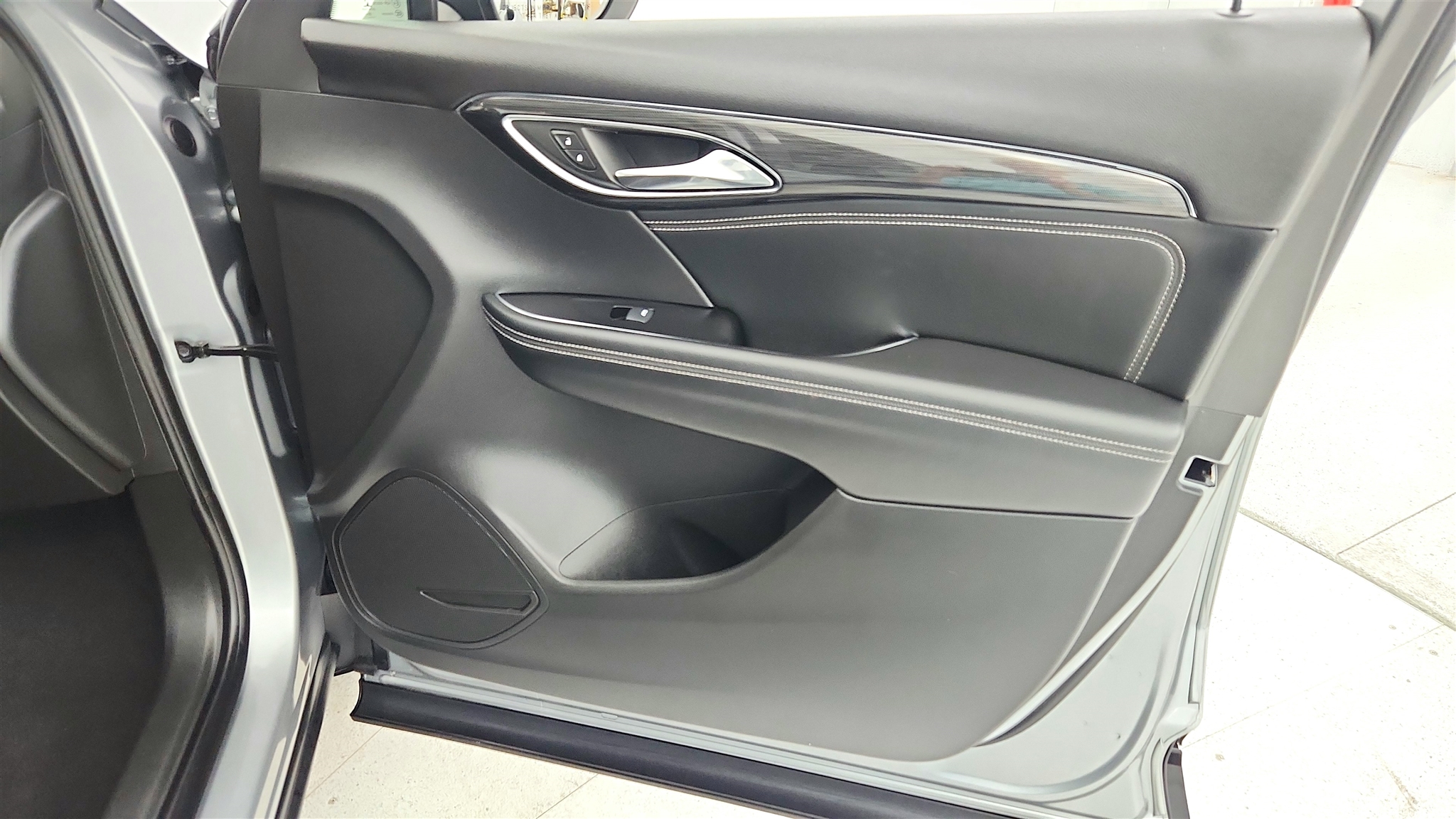 2023 Buick Envision Essence Sport photo 38