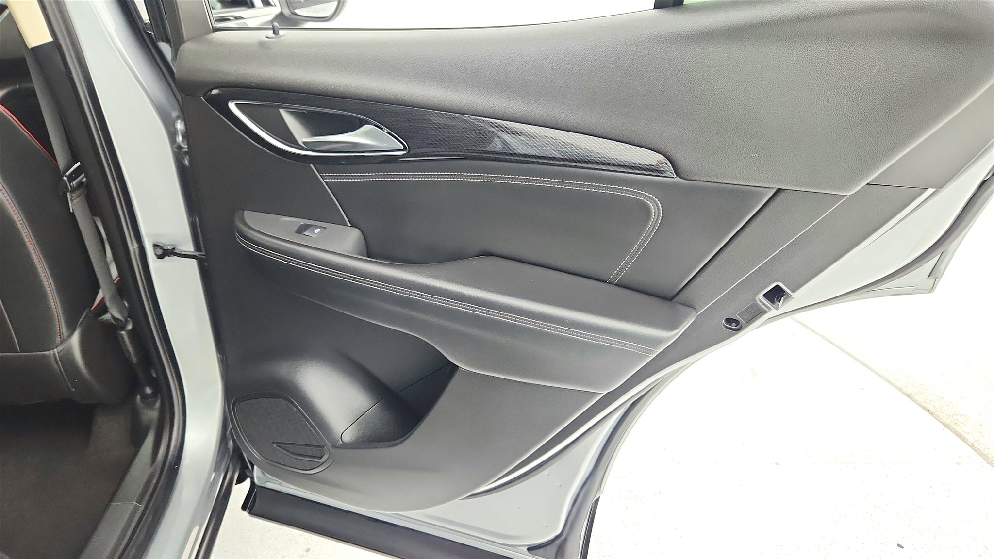 2023 Buick Envision Essence Sport photo 39