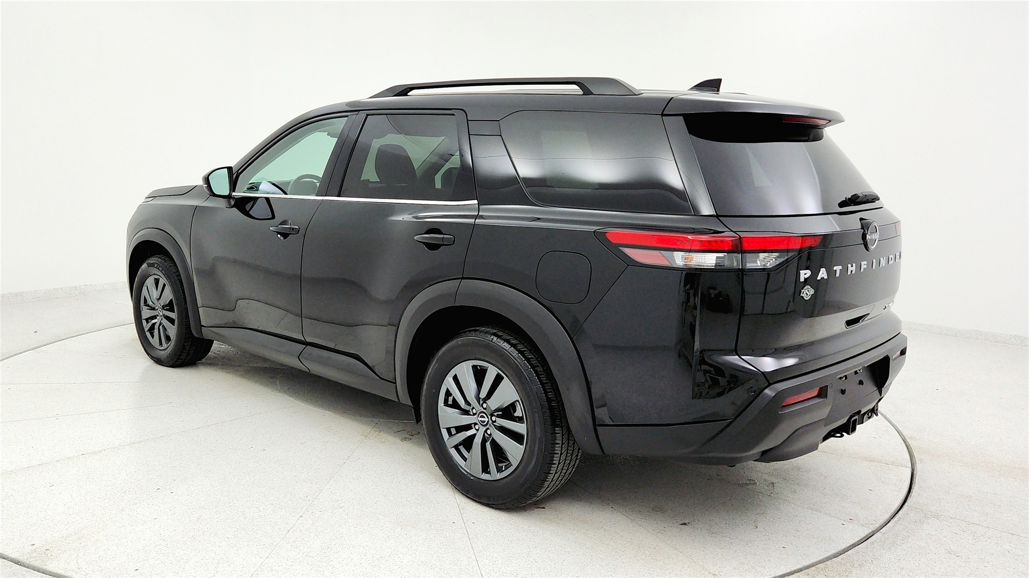 2022 Nissan Pathfinder SV photo 2