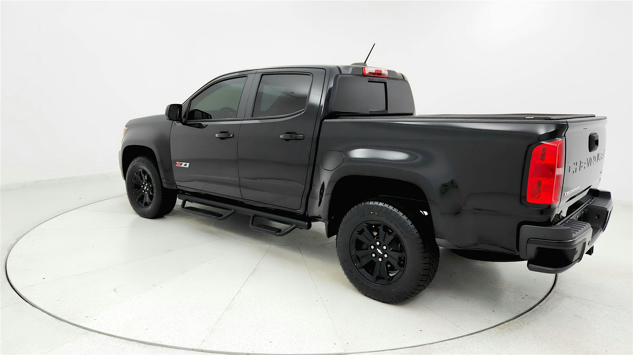 2021 Chevrolet Colorado Z71 photo 2