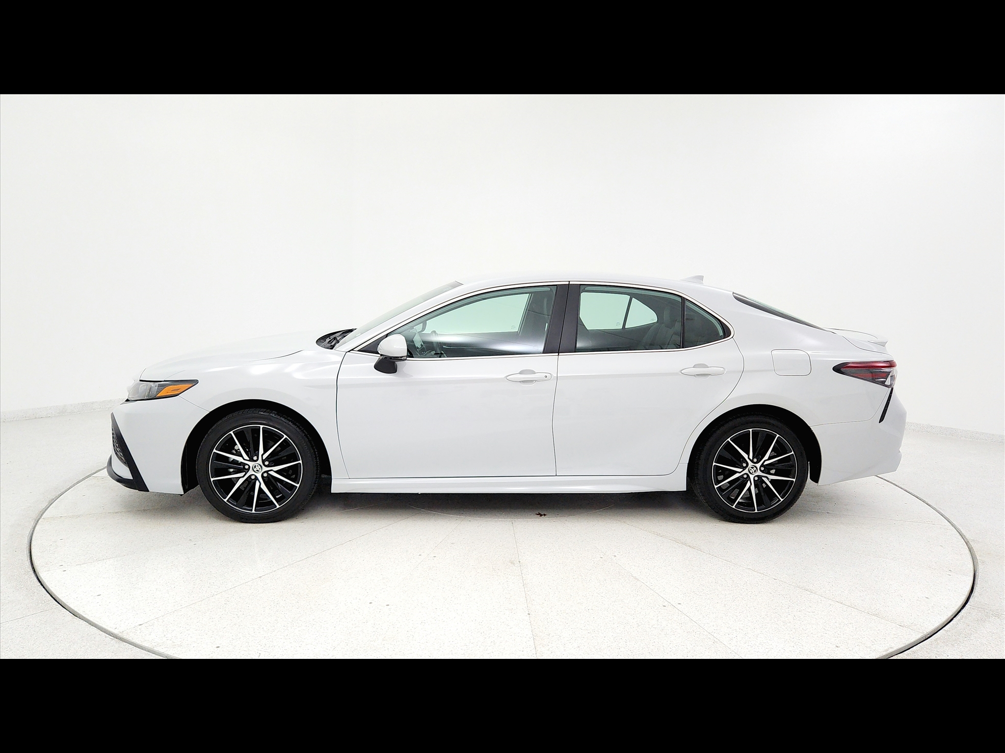 2024 Toyota Camry SE 4D Sedan