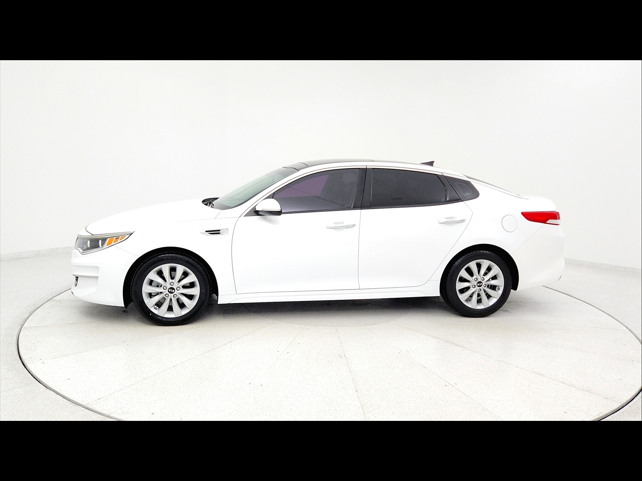 2016 Kia Optima EX's photo