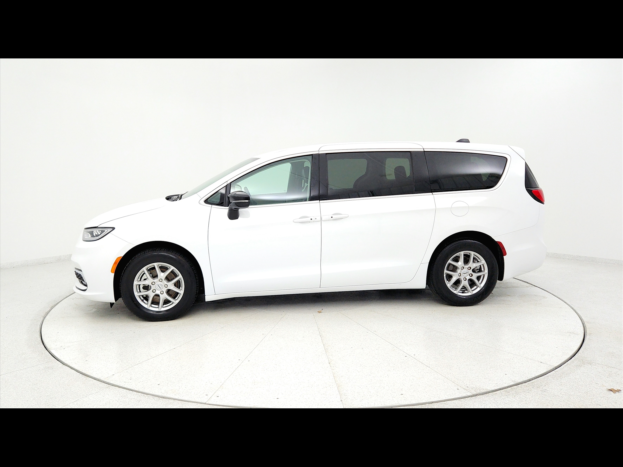 2024 Chrysler Pacifica Touring L 4D Passenger Van