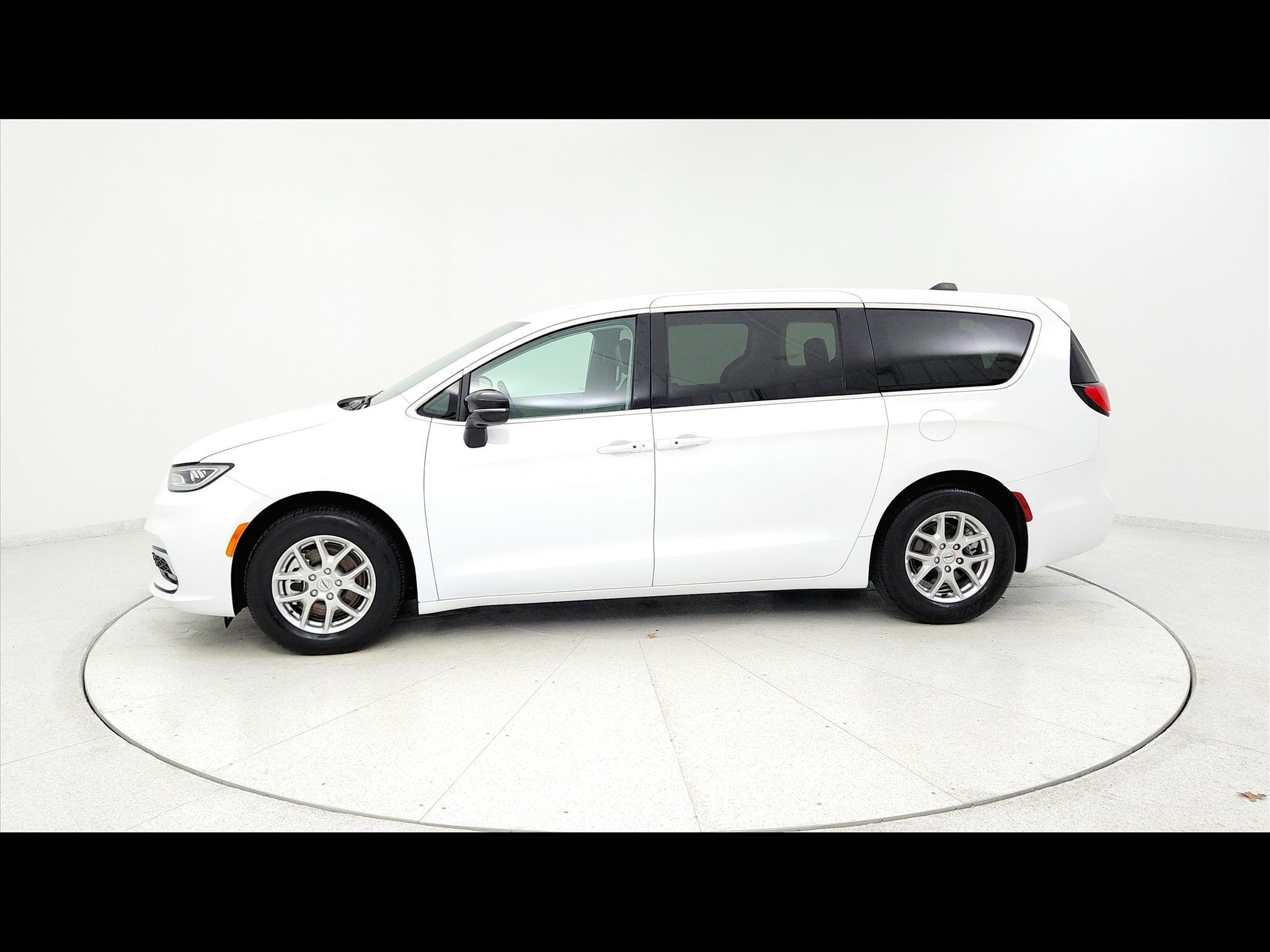 2024 Chrysler Pacifica Touring L 4D Passenger Van