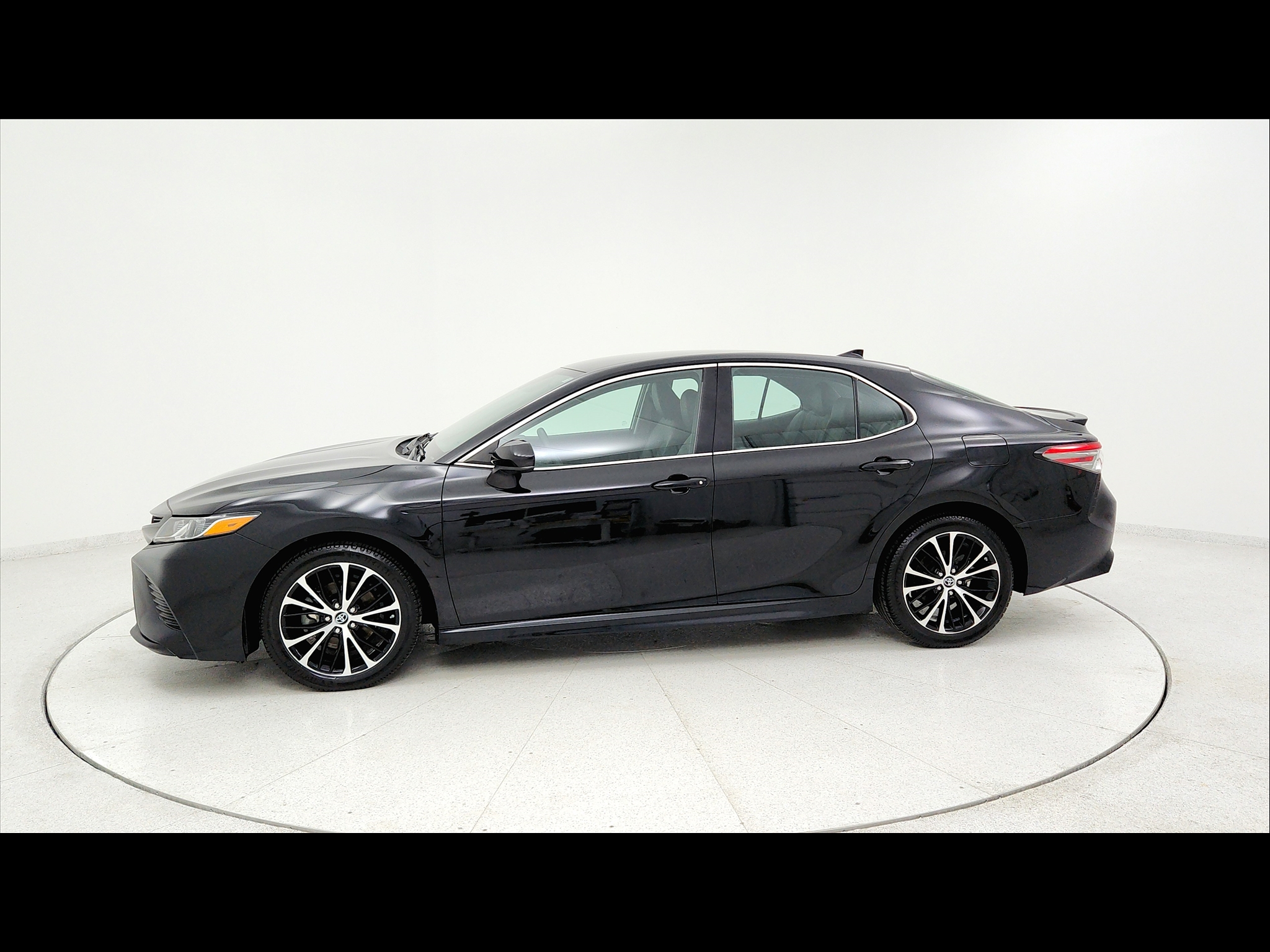 2019 Toyota Camry SE 4D Sedan