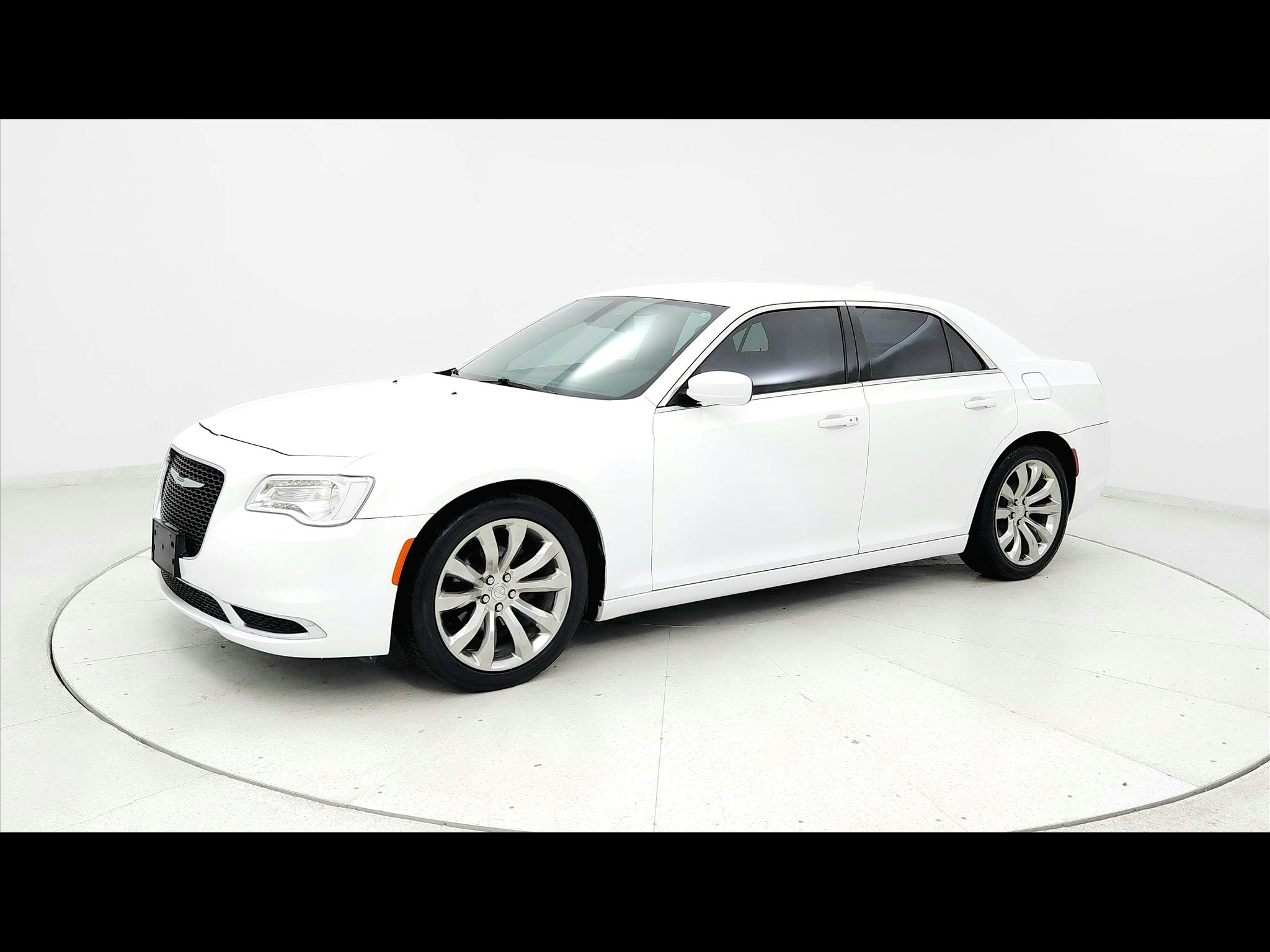 2019 Chrysler 300 Touring 4D Sedan