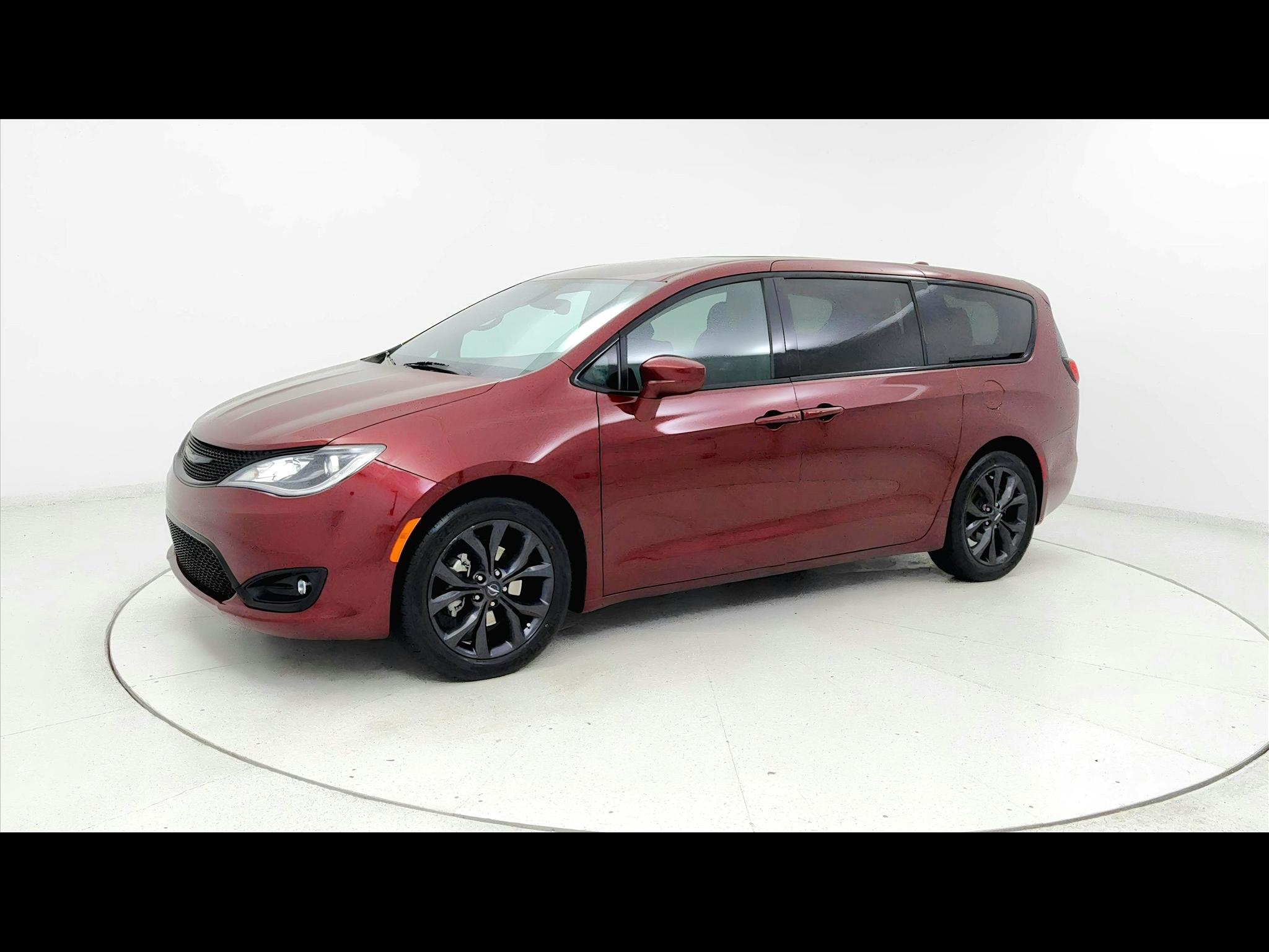 2018 Chrysler Pacifica Touring Plus 4D Passenger Van