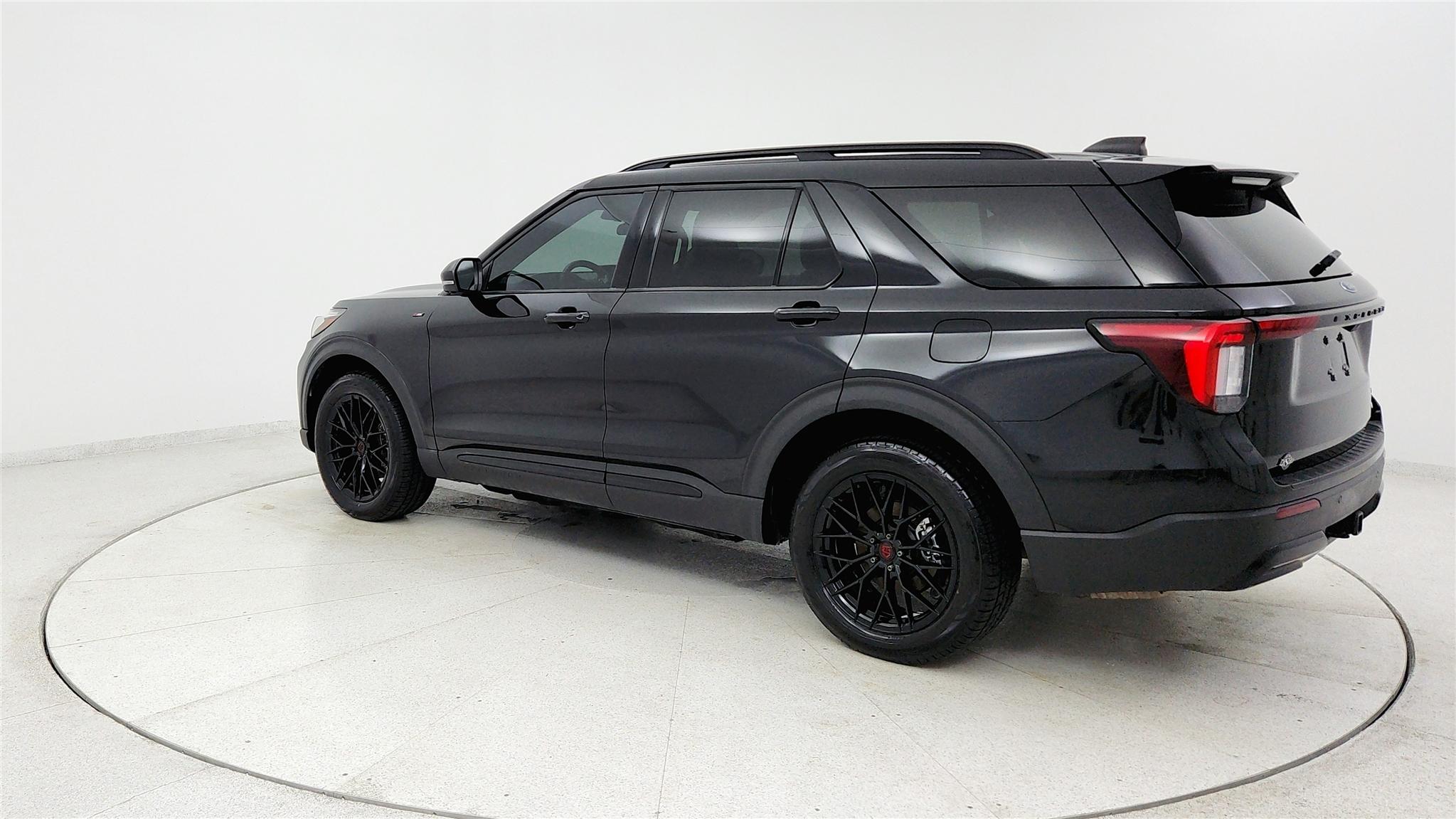 Ford Explorer photo 3