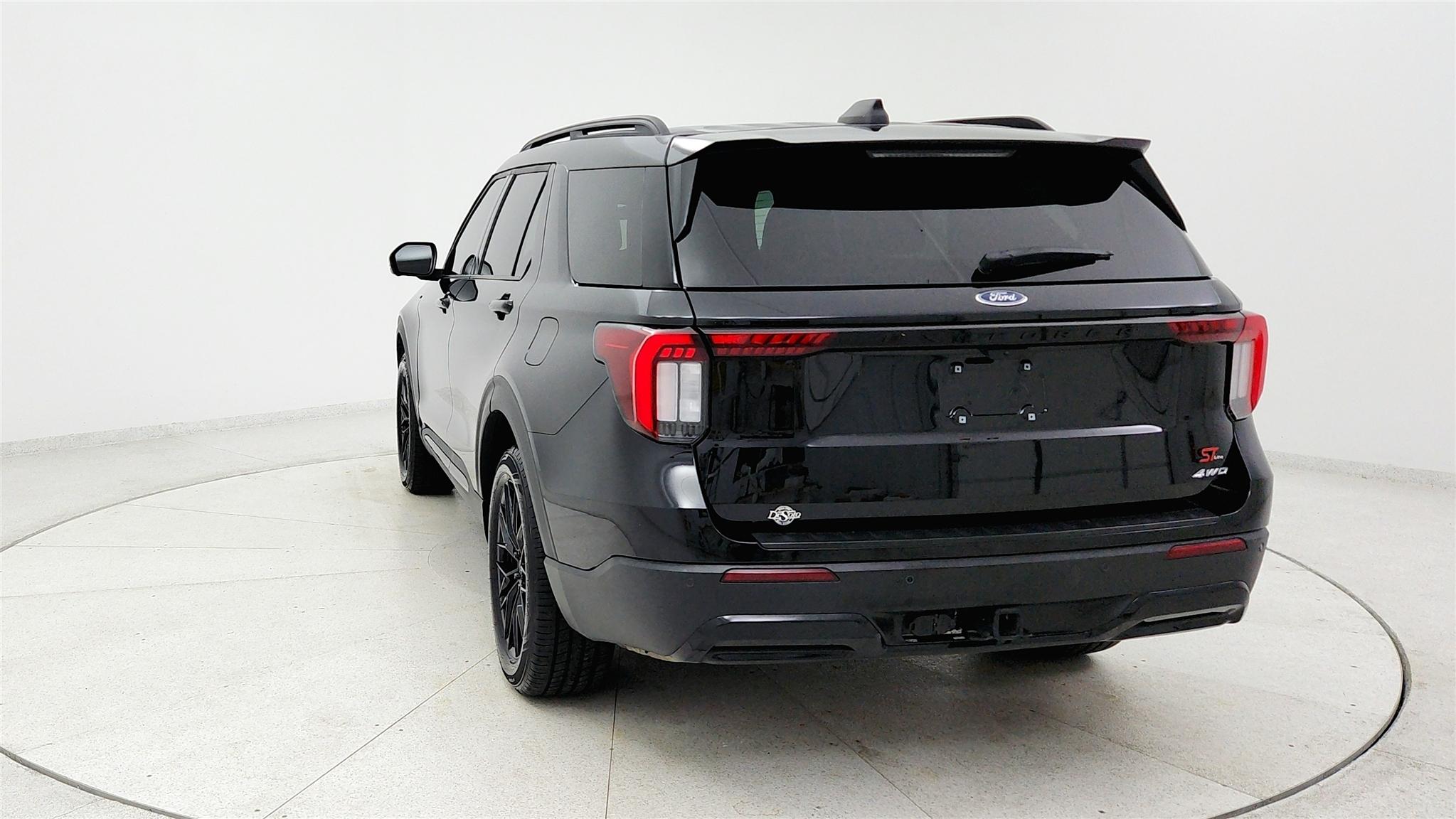 Ford Explorer photo 4