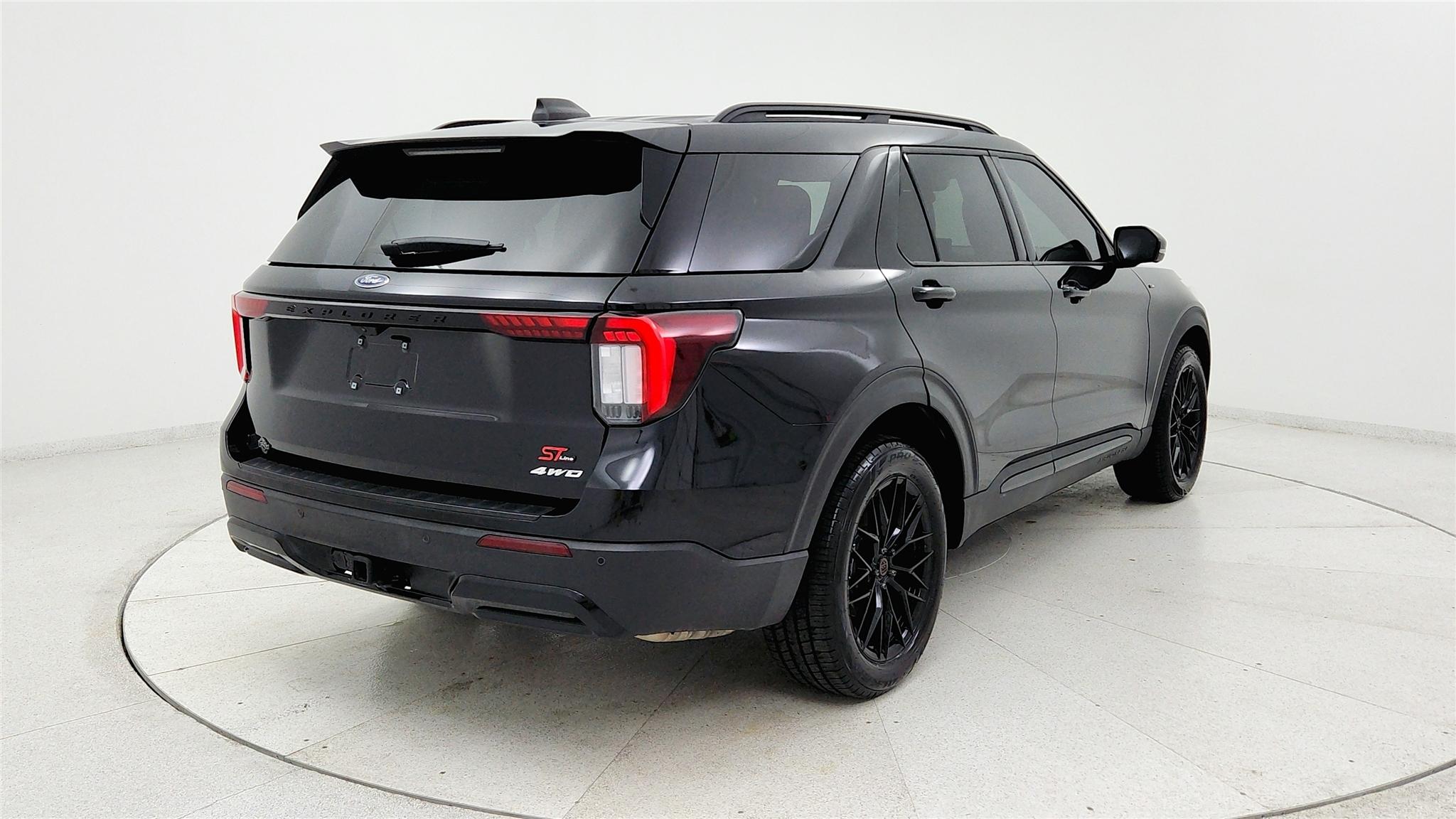 Ford Explorer photo 5