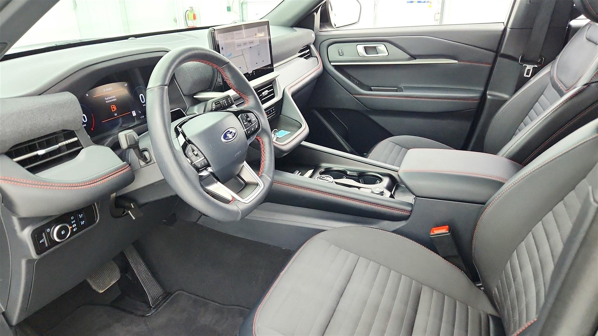 Ford Explorer photo 9