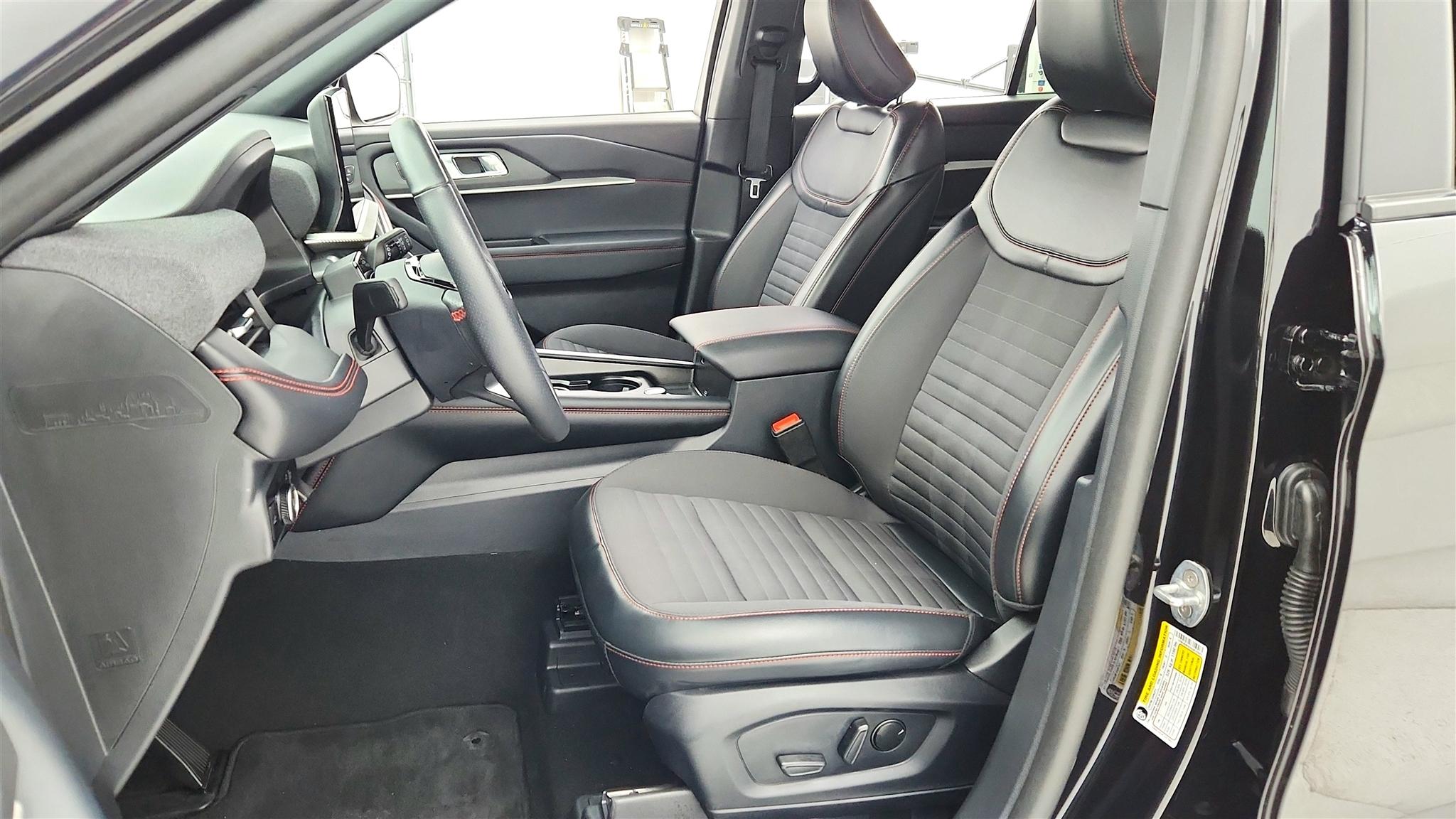 Ford Explorer photo 10