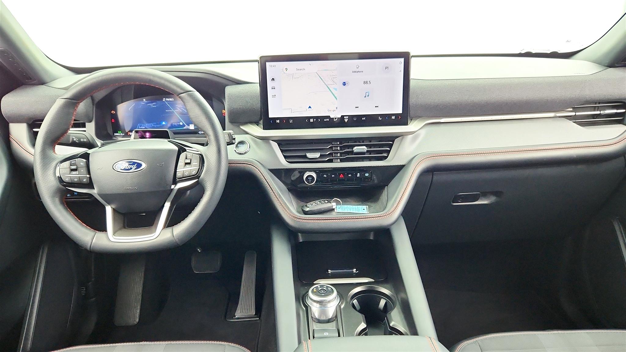 Ford Explorer photo 11