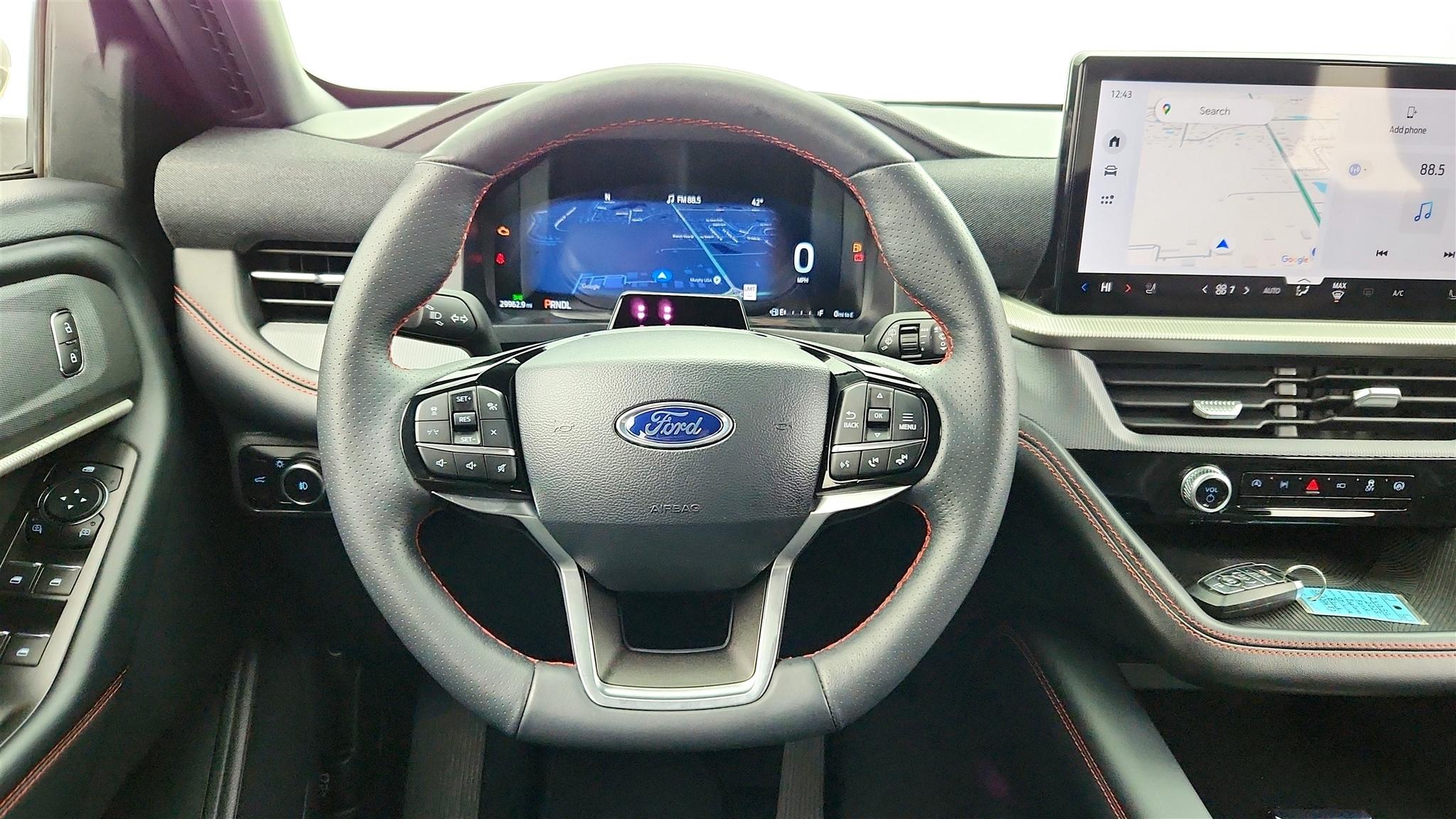 Ford Explorer photo 12