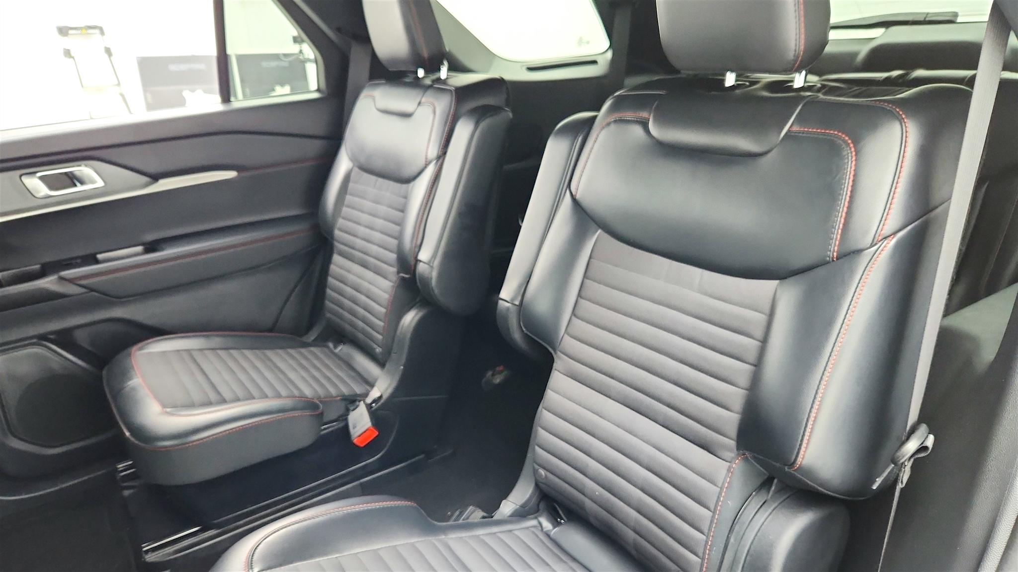 Ford Explorer photo 16