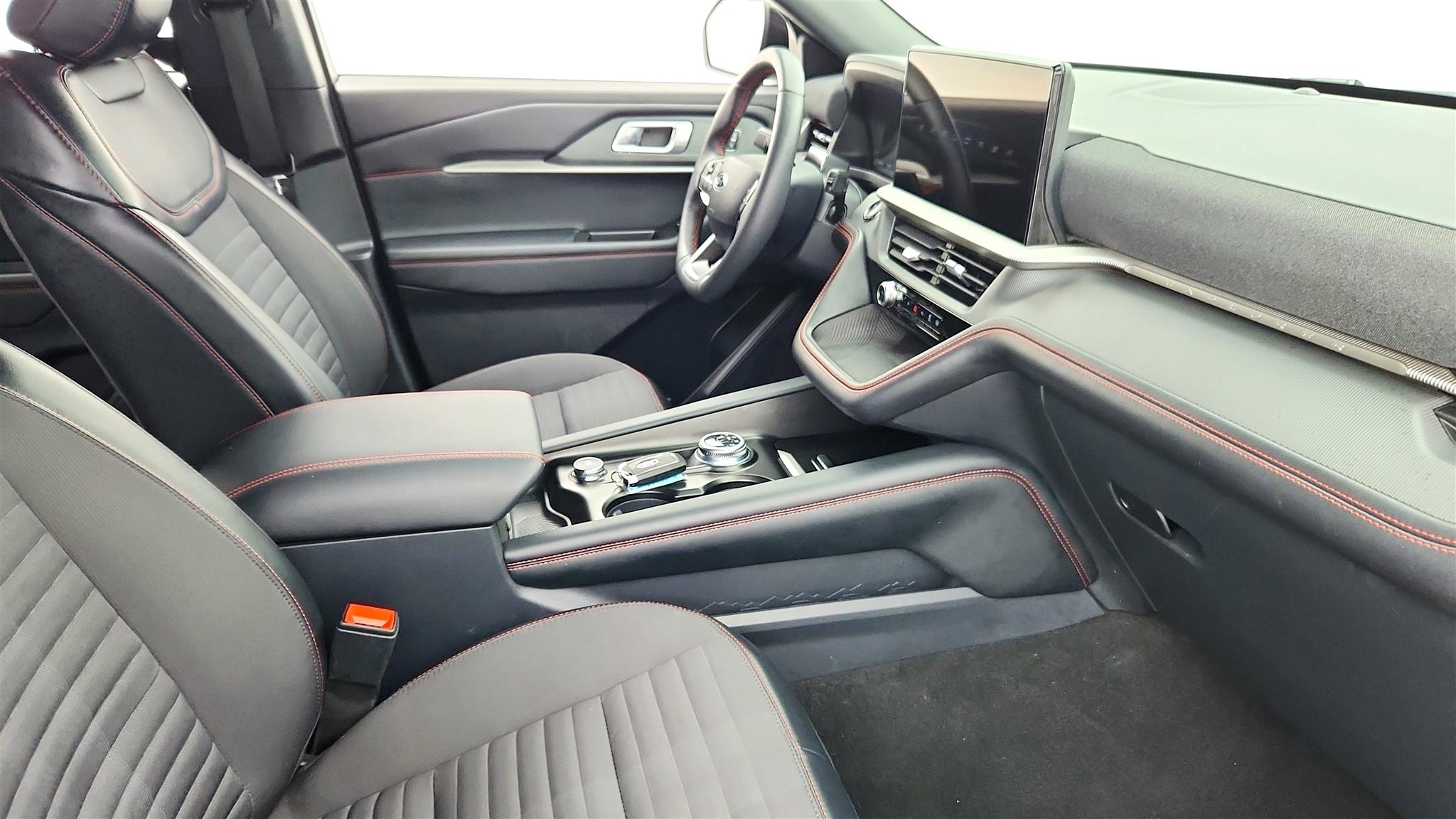 Ford Explorer photo 18