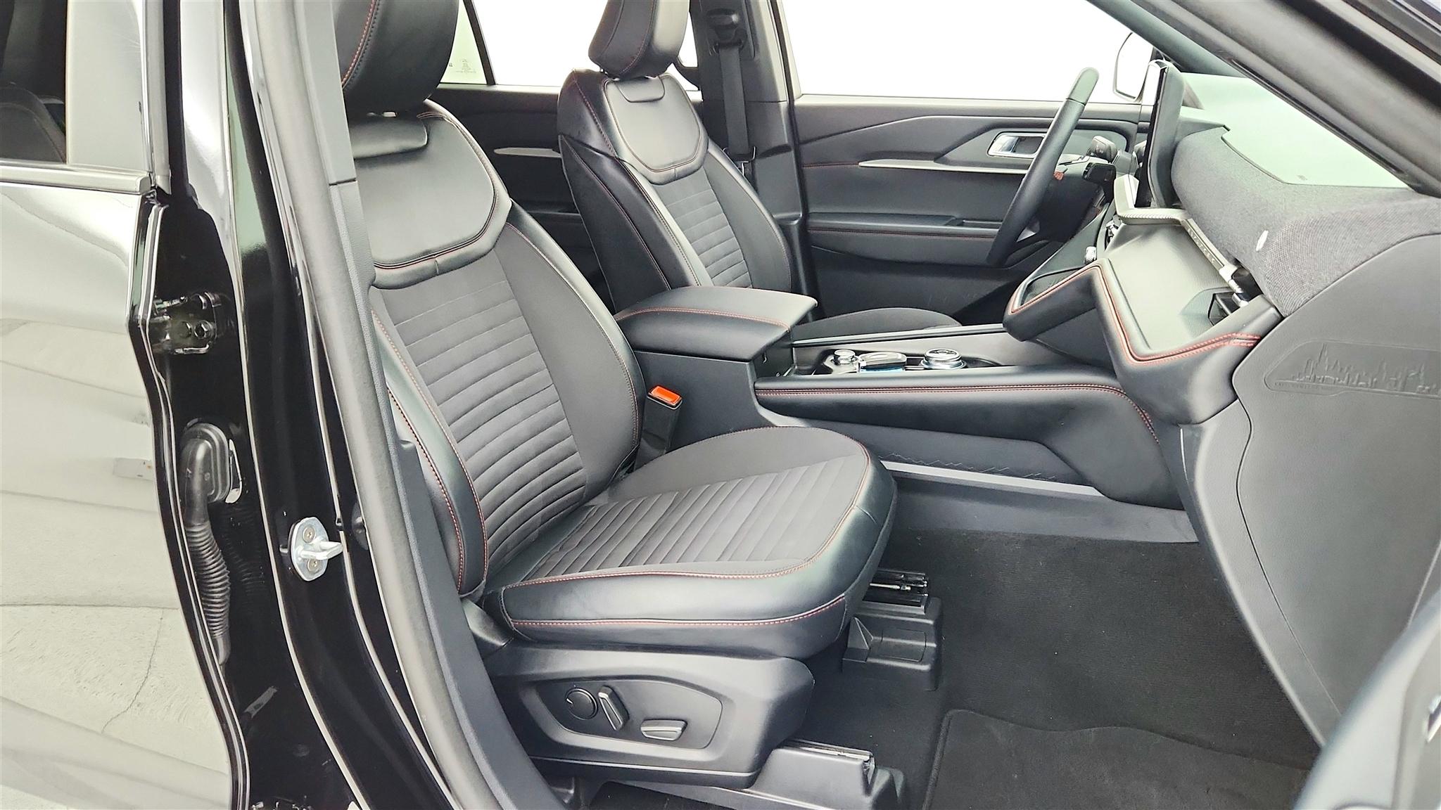 Ford Explorer photo 19