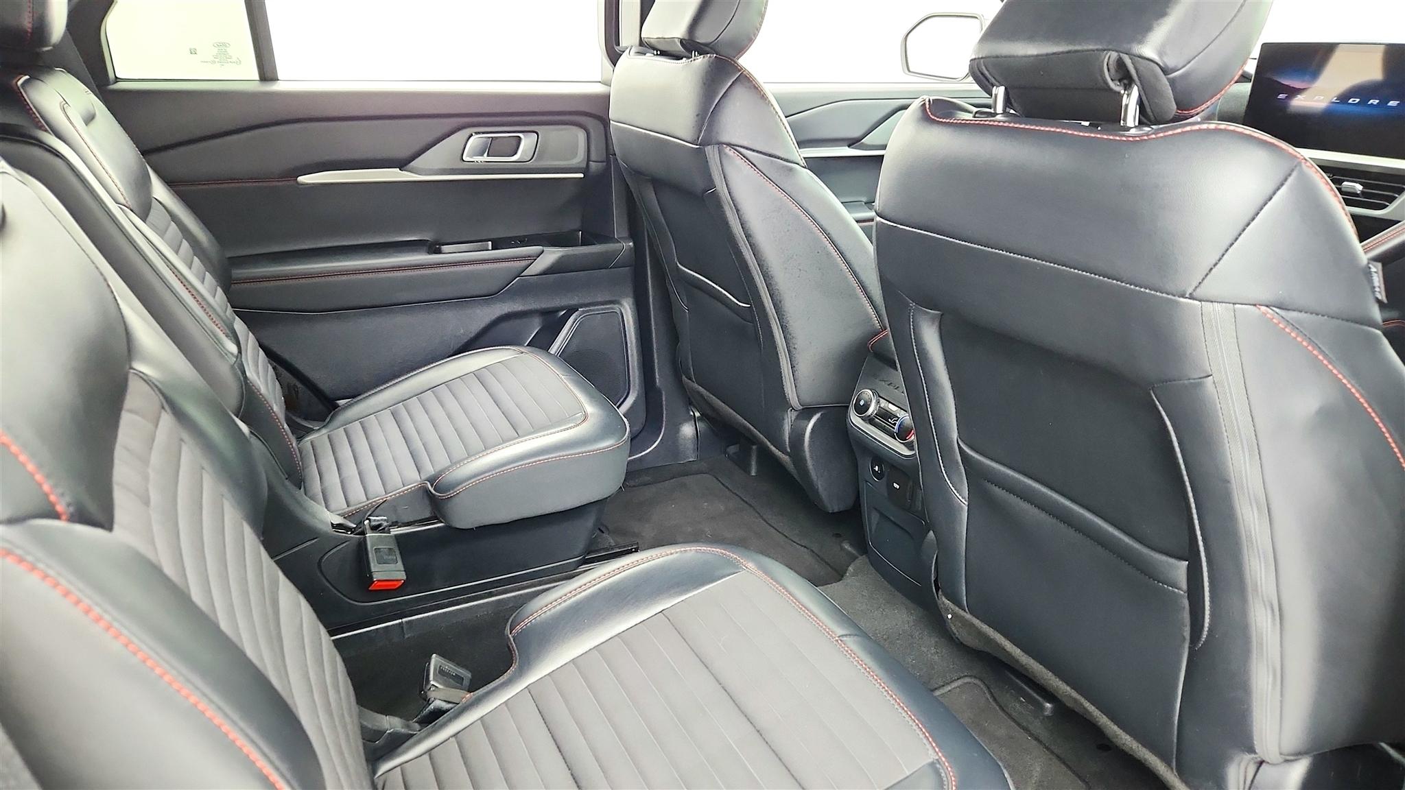 Ford Explorer photo 20