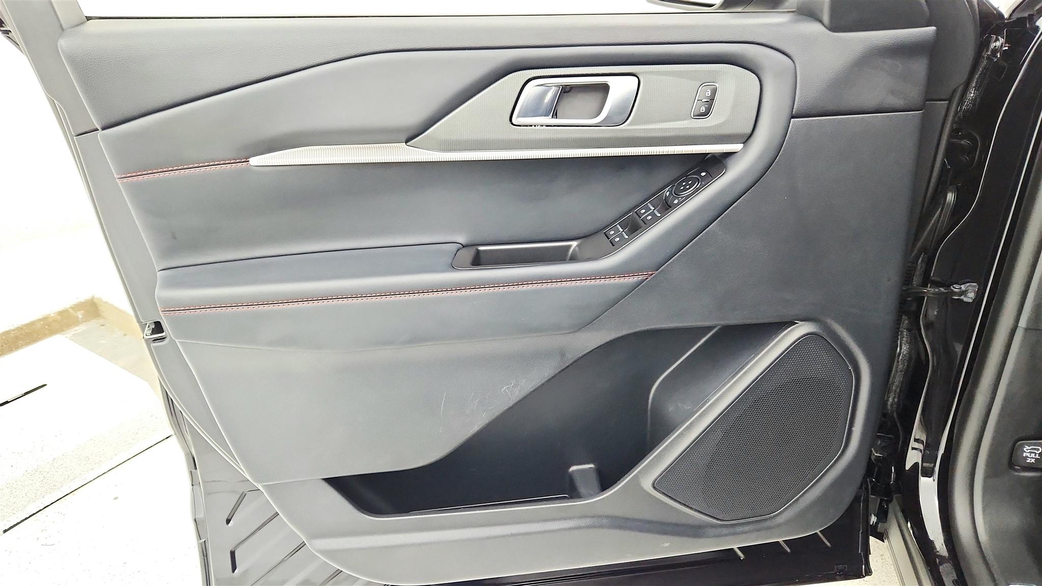 Ford Explorer photo 29