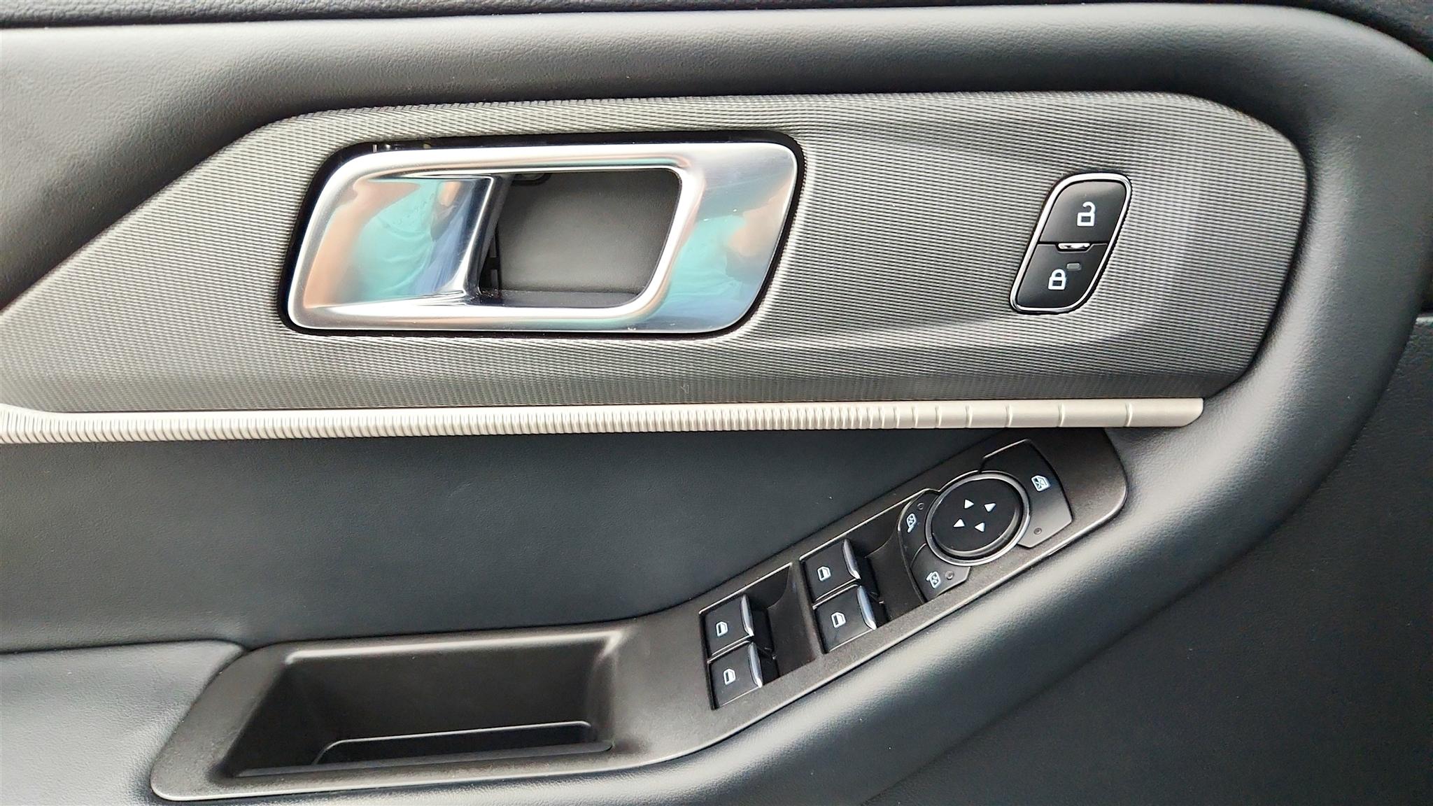 Ford Explorer photo 82