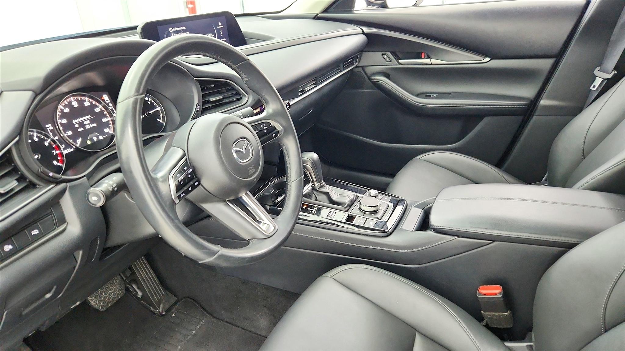 Mazda CX-30 photo 9