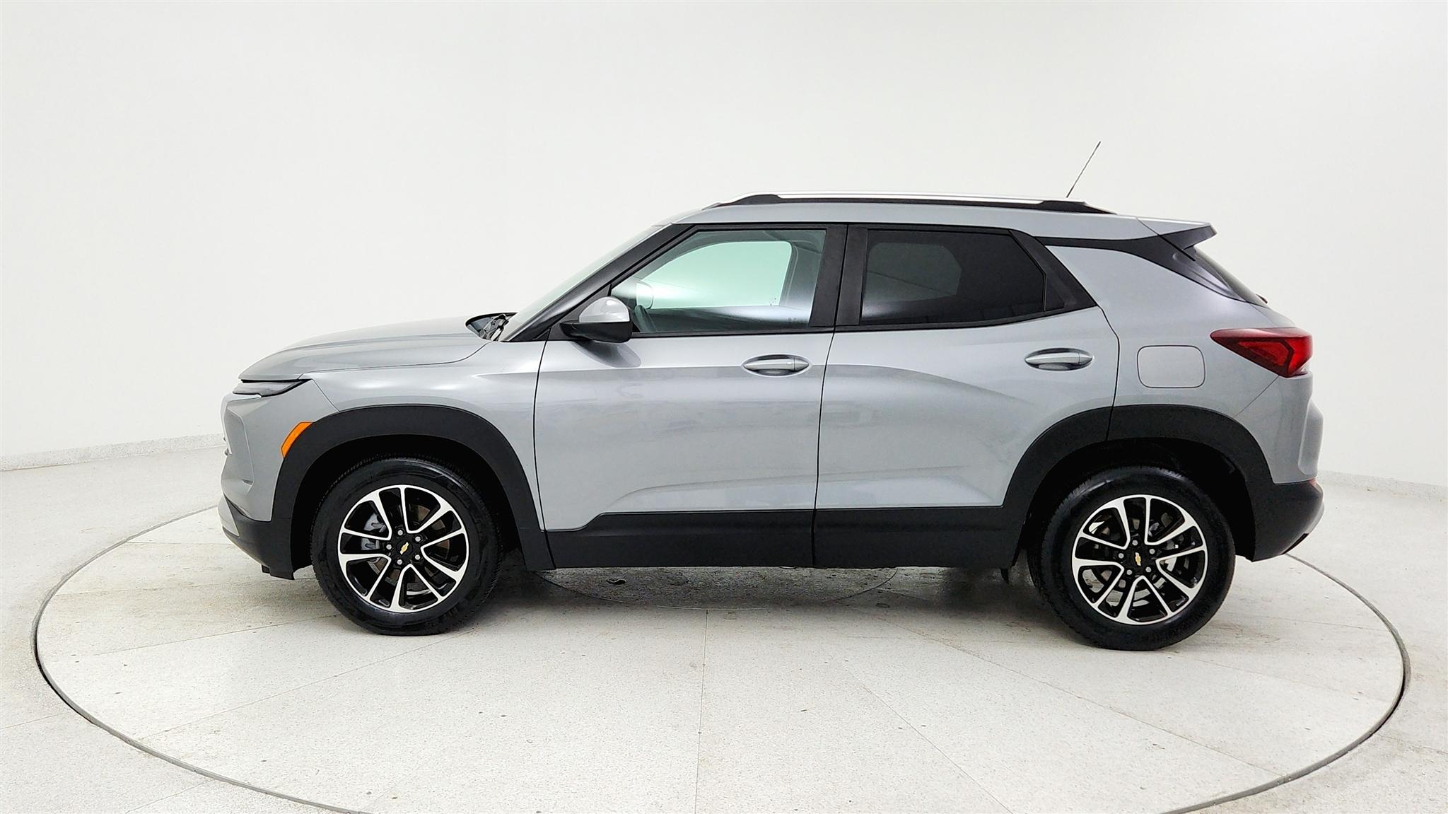 Chevrolet Trailblazer photo 2