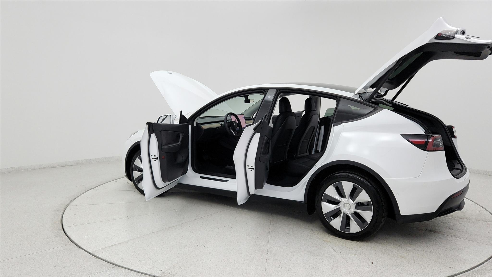 Tesla Model Y photo 3