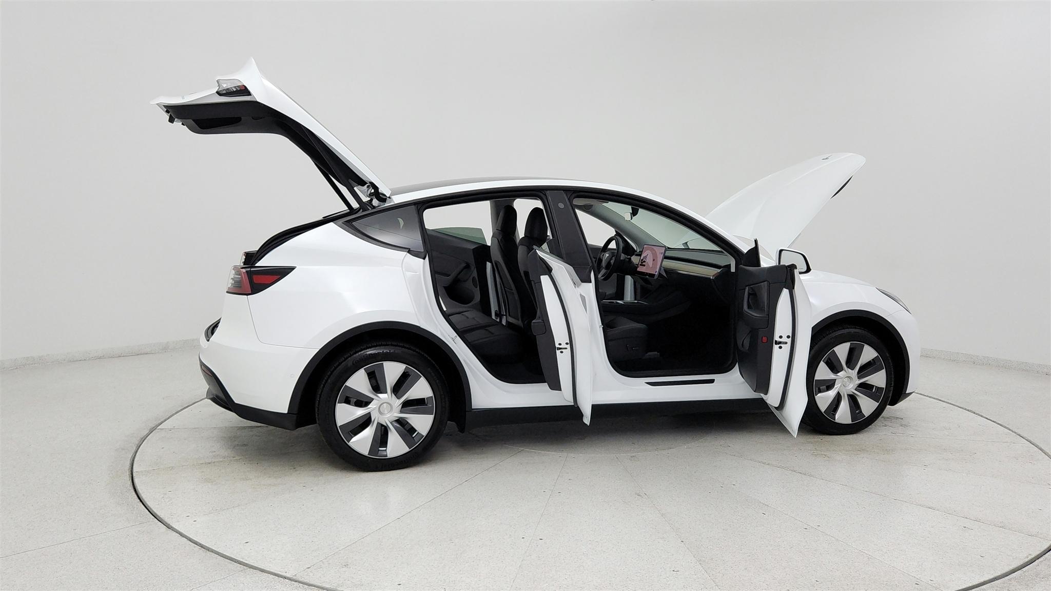 Tesla Model Y photo 6