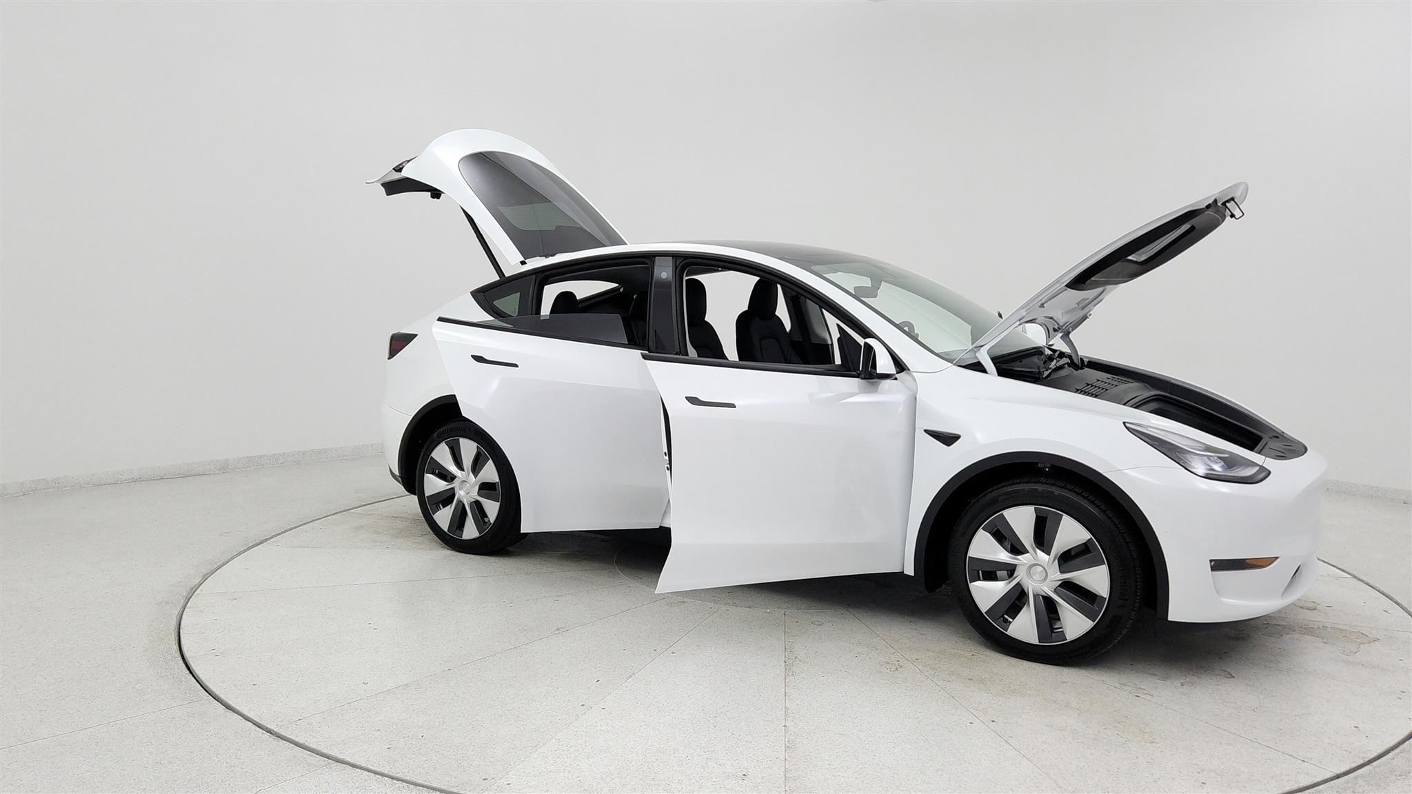Tesla Model Y photo 7