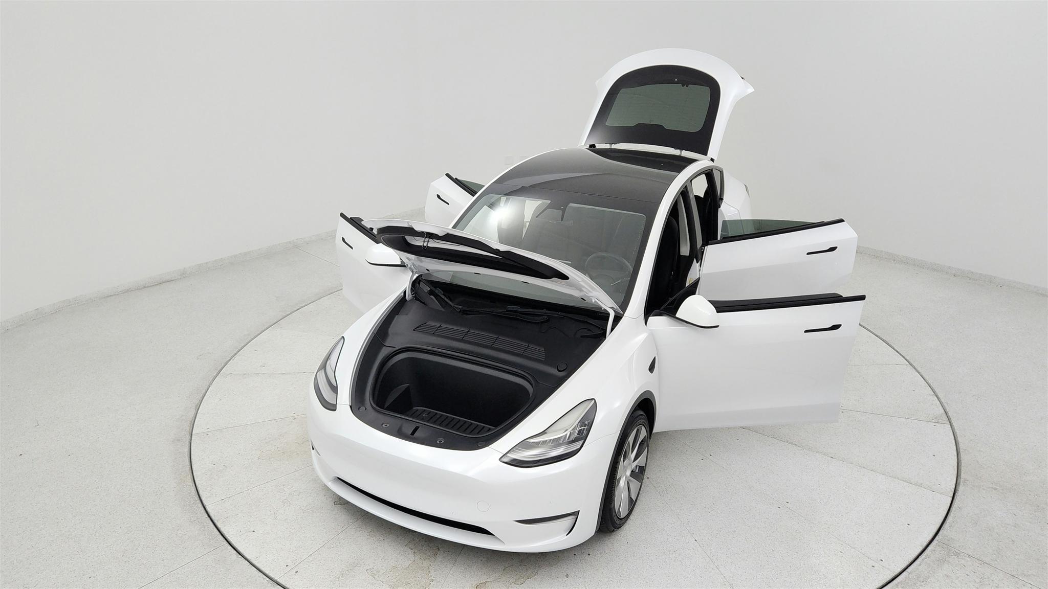 Tesla Model Y photo 9