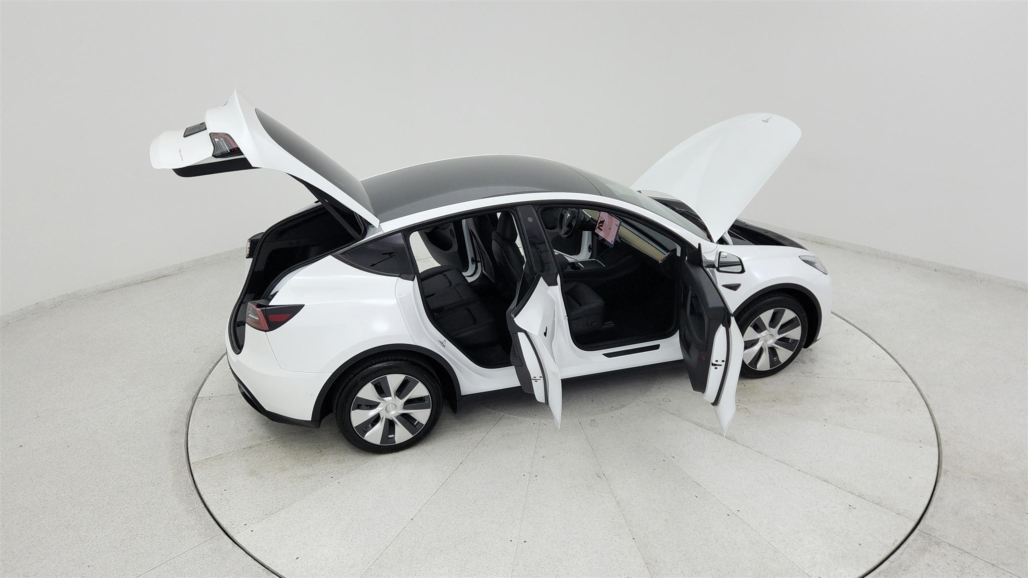 Tesla Model Y photo 14