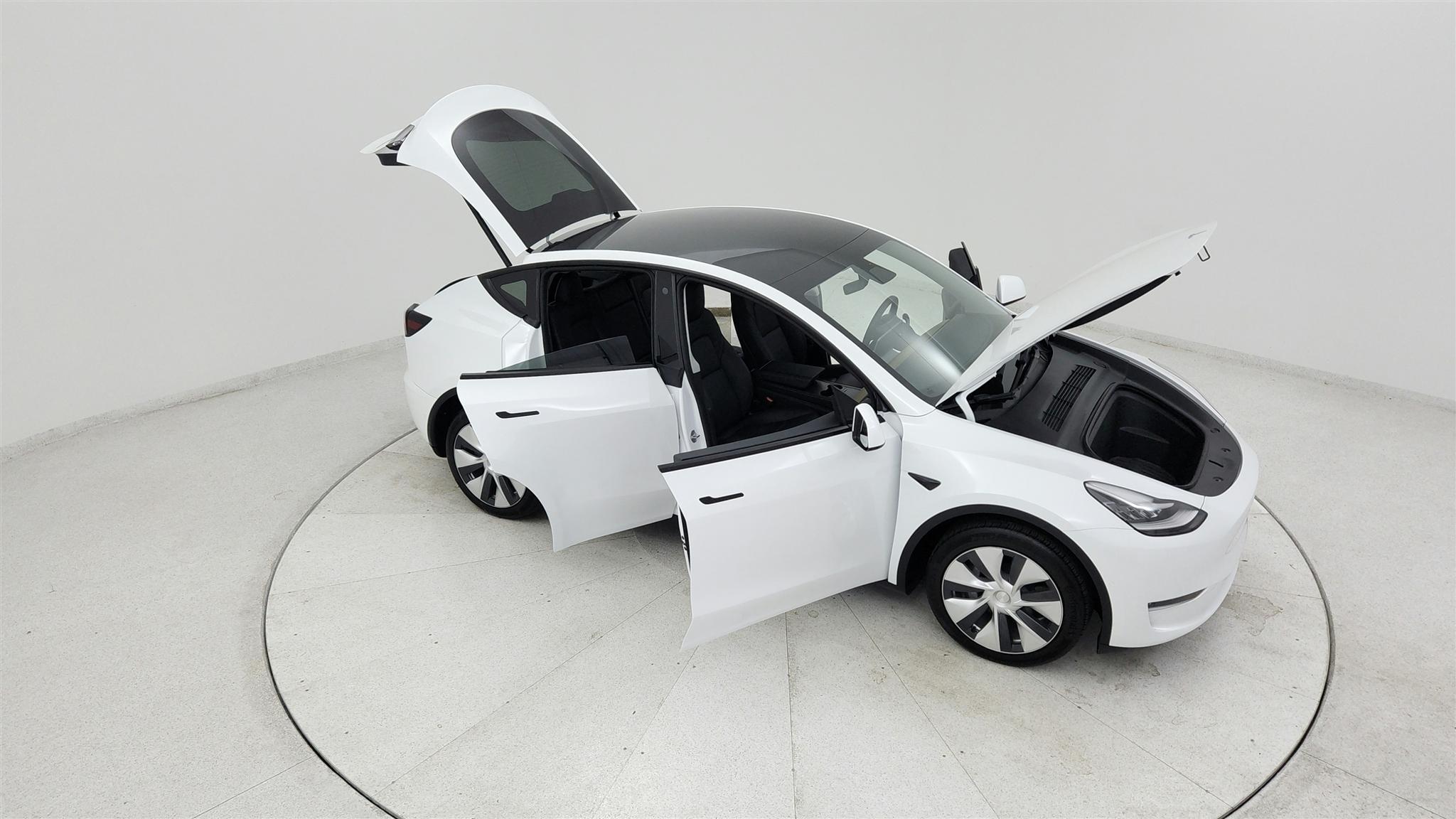 Tesla Model Y photo 15