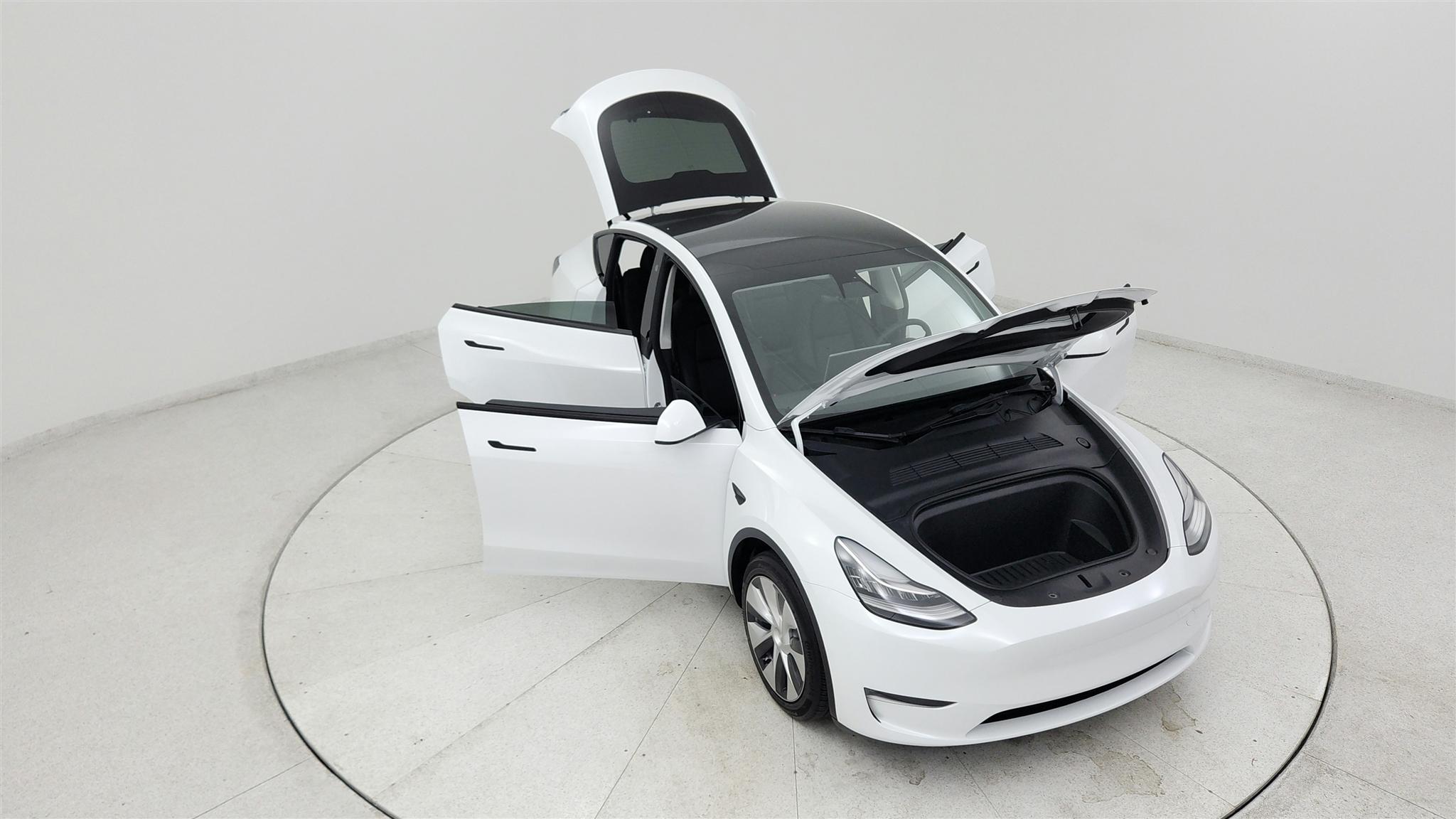 Tesla Model Y photo 16