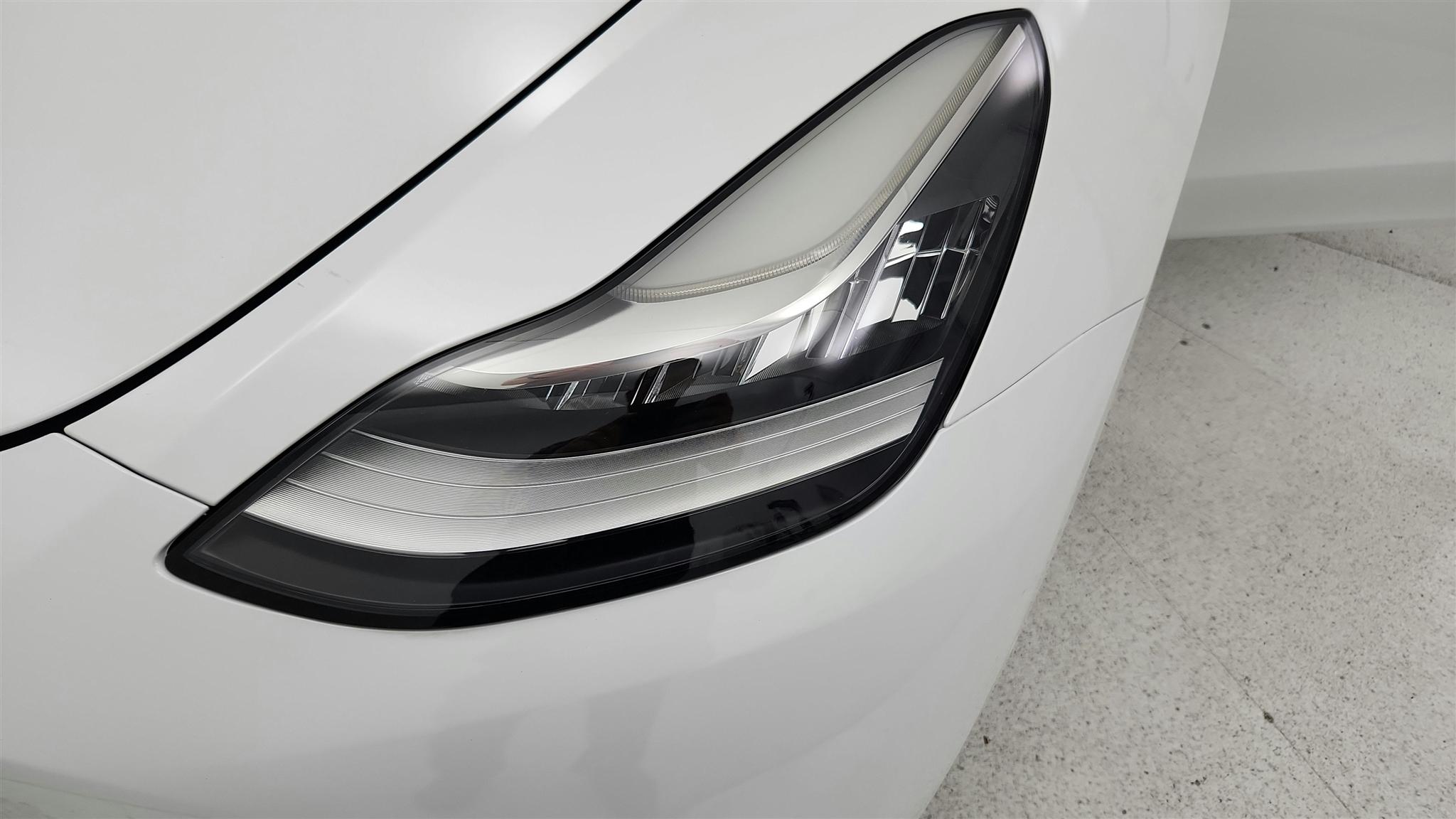 Tesla Model Y photo 18