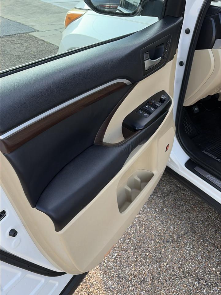 Toyota Highlander FWD 4dr V6 Limited (Natl) 2016