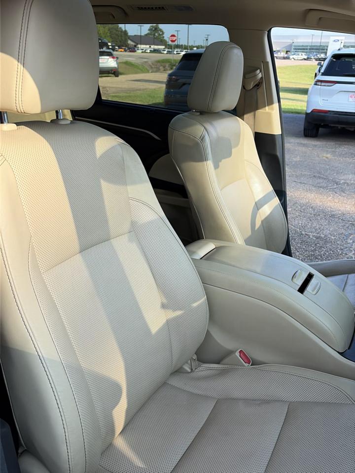 Toyota Highlander FWD 4dr V6 Limited (Natl) 2016