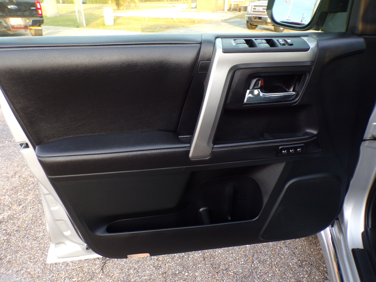 Toyota 4Runner RWD 4dr V6 Limited (Natl) 2015