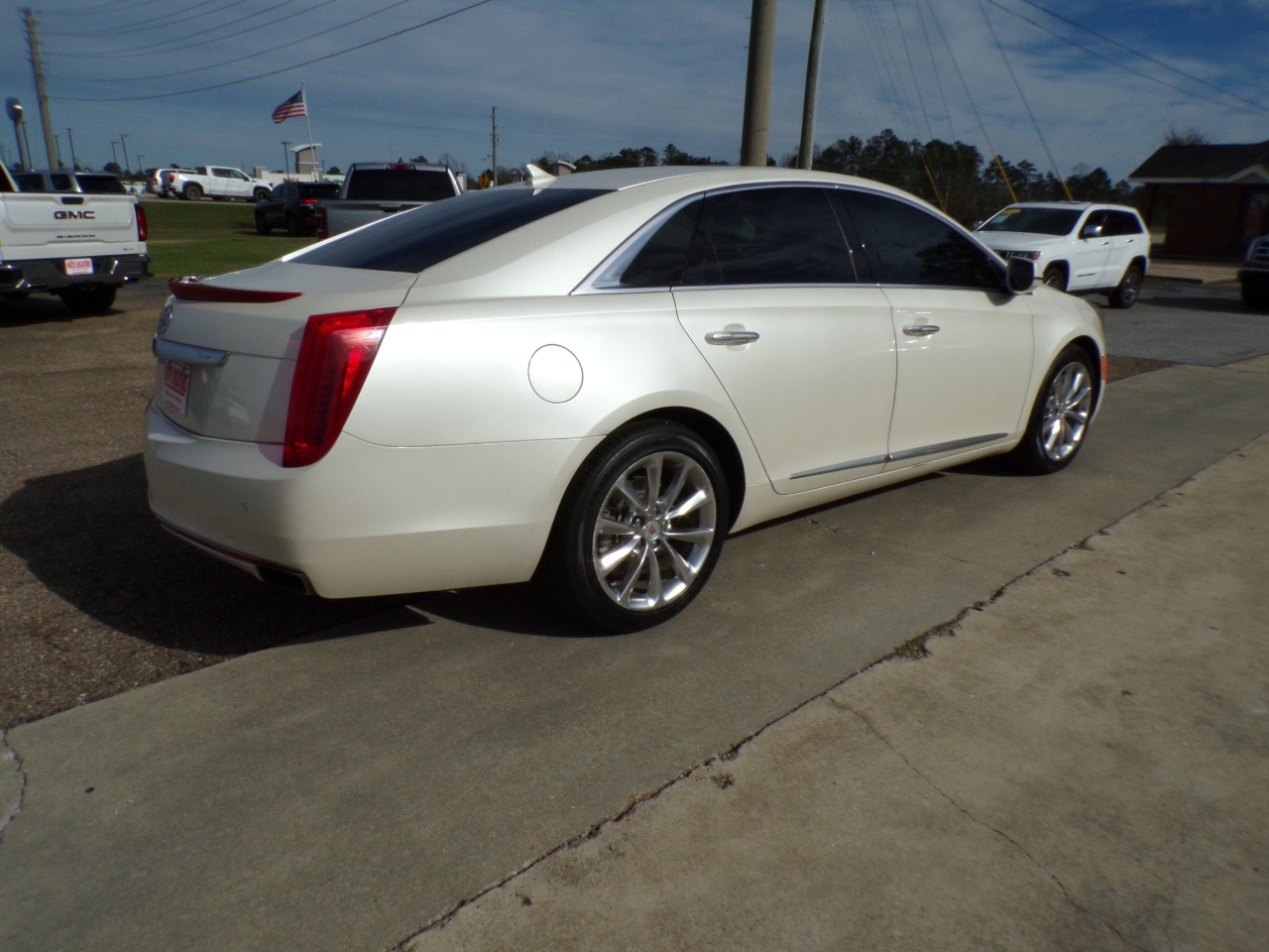 Cadillac XTS 4dr Sdn Premium FWD 2013