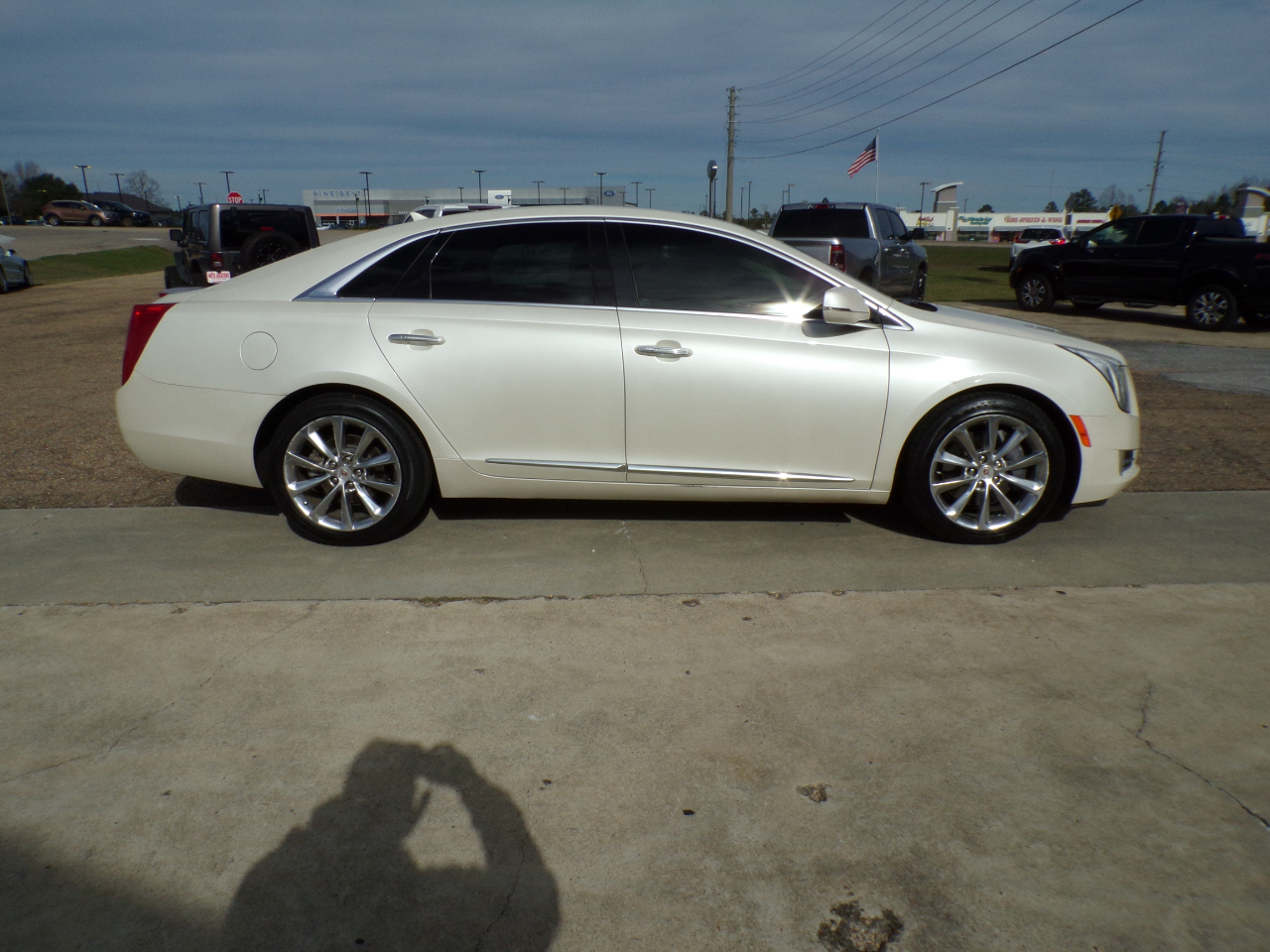 Cadillac XTS 4dr Sdn Premium FWD 2013