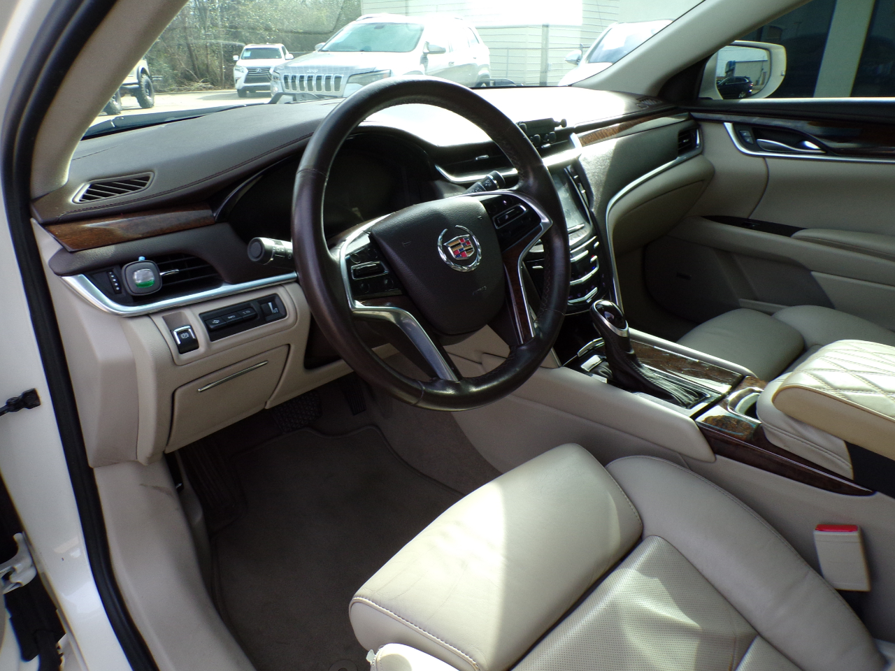 Cadillac XTS 4dr Sdn Premium FWD 2013